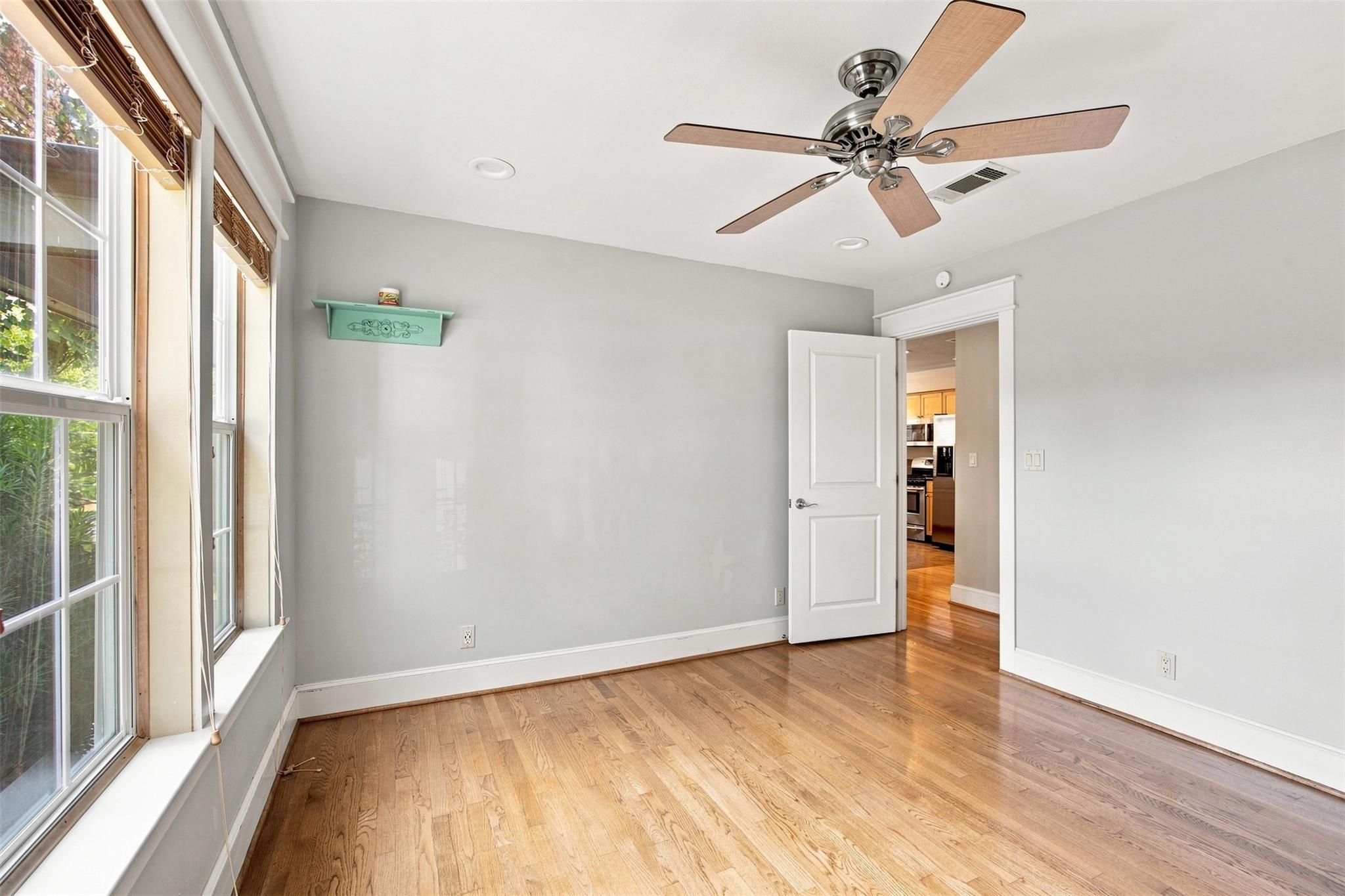 100 W 55th 1/2 St #a Property Photo 8
