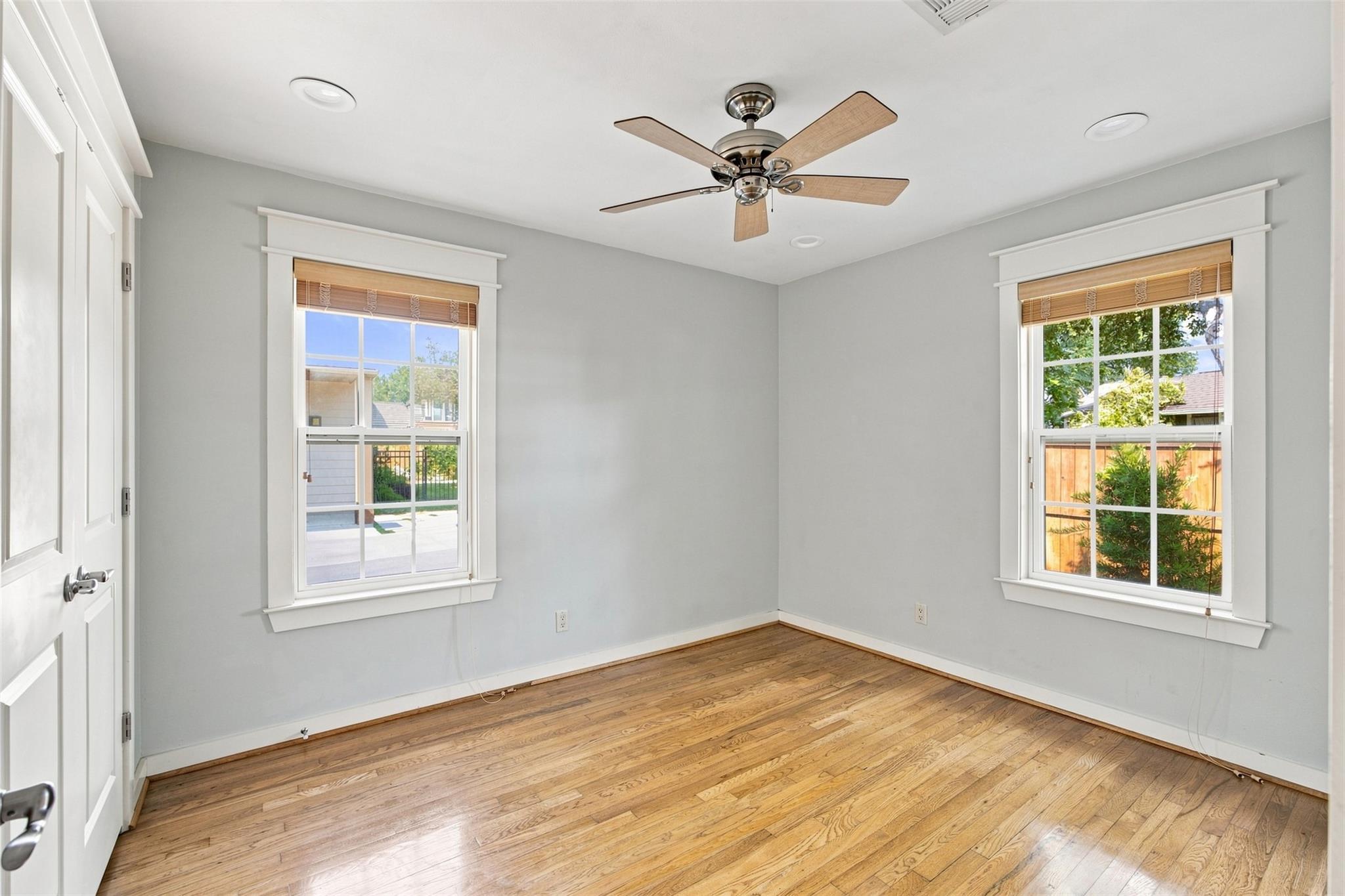 100 W 55th 1/2 St #a Property Photo 12
