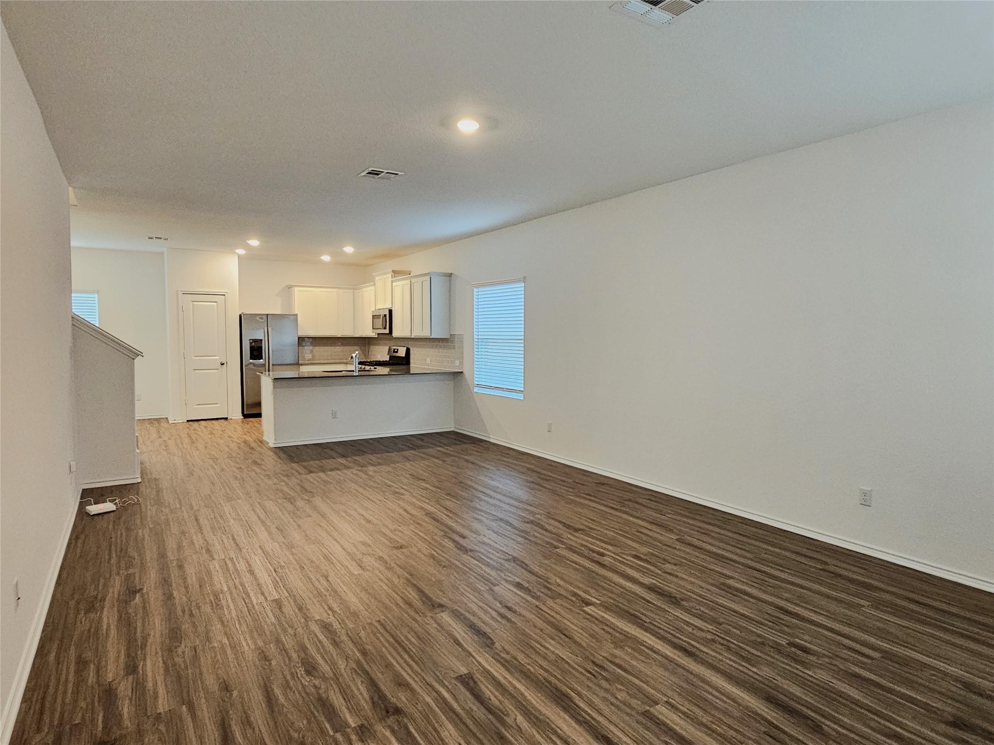 913 Legends Ln Property Photo 3