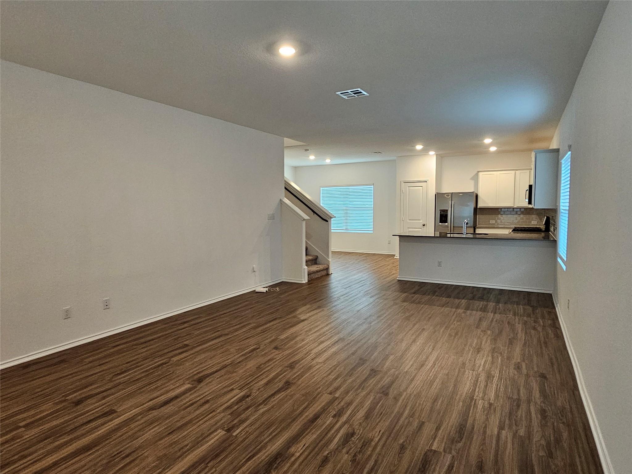 913 Legends Ln Property Photo 4