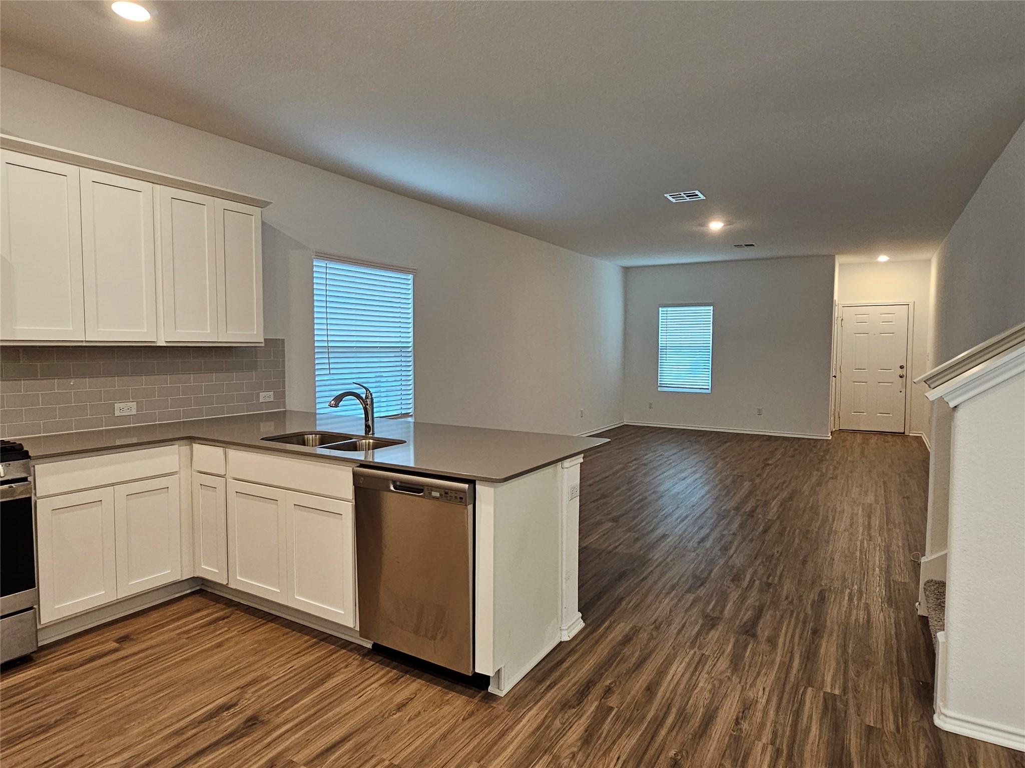 913 Legends Ln Property Photo 10