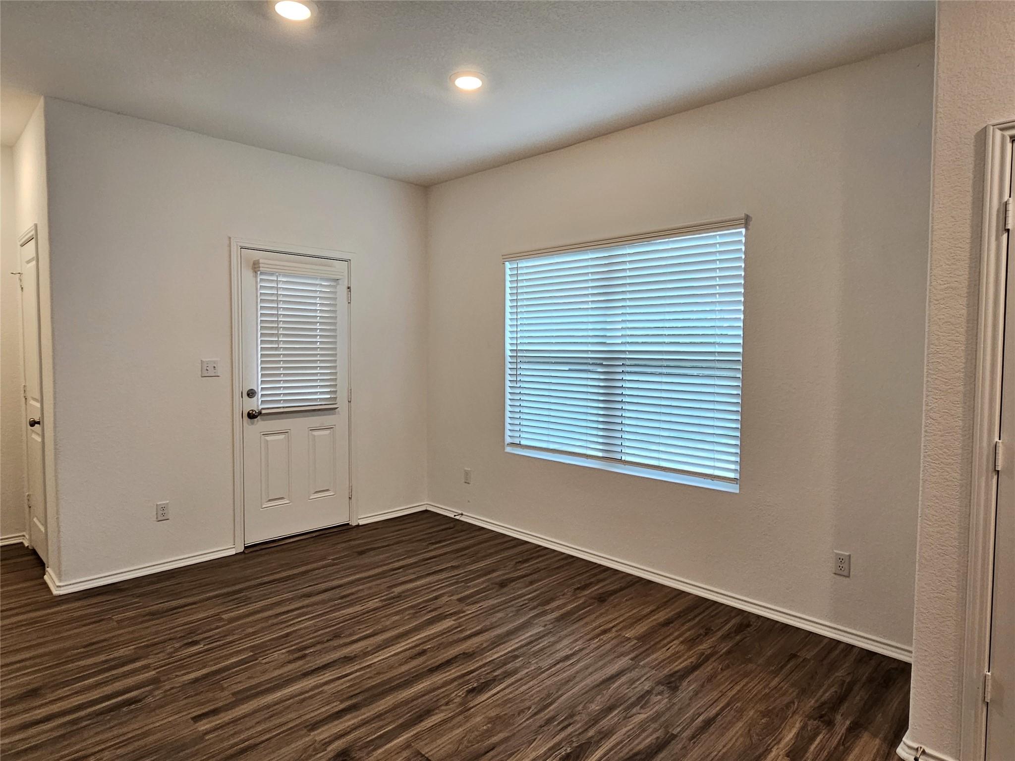 913 Legends Ln Property Photo 12