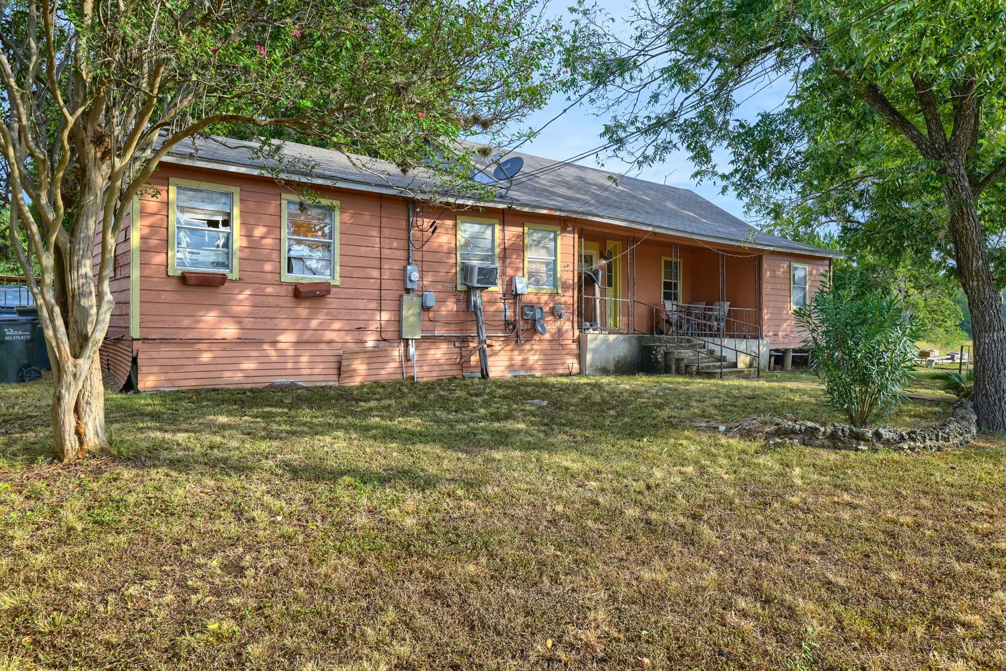 201 Hofheinz St Property Photo 2