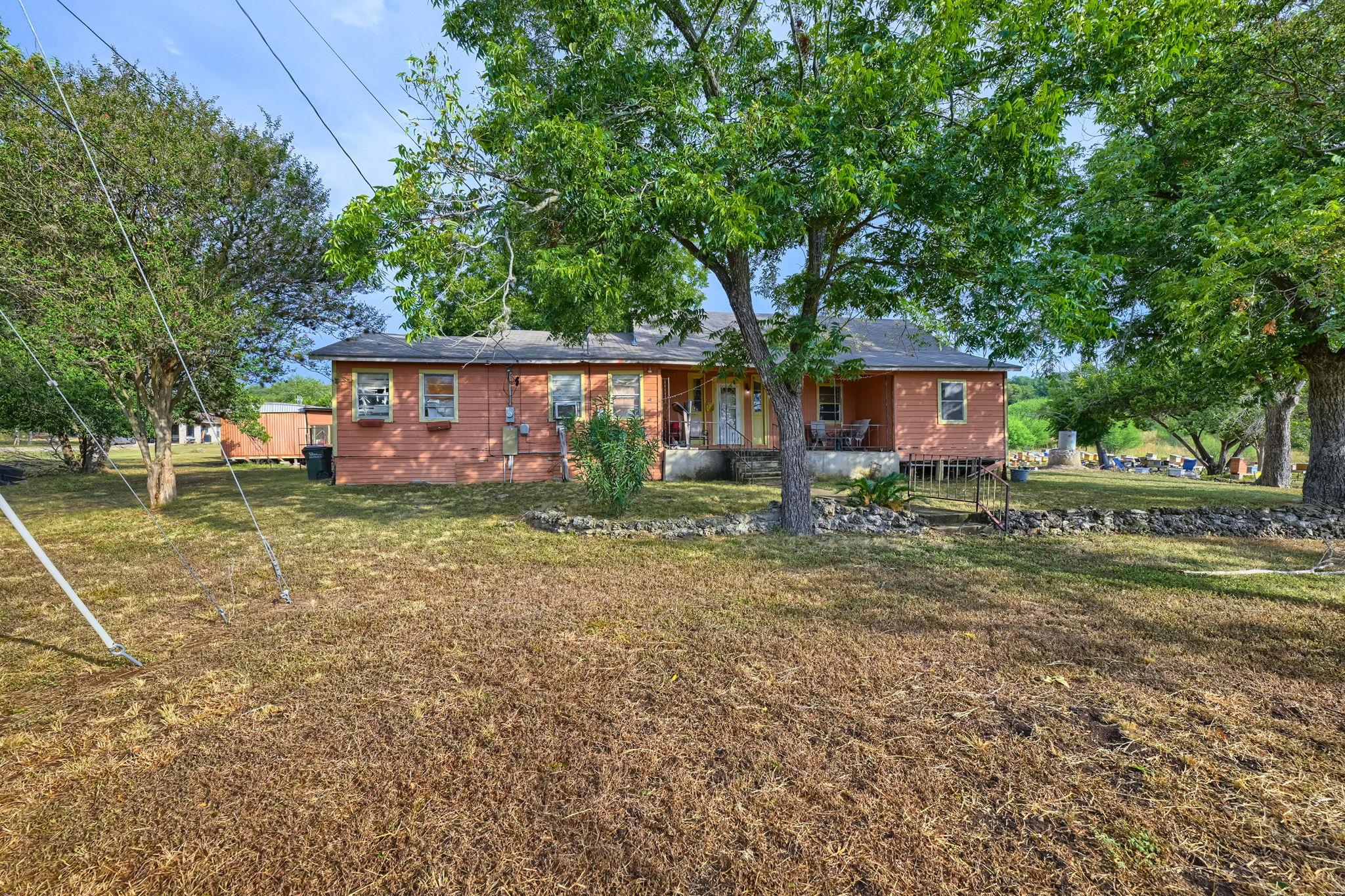 201 Hofheinz St Property Photo 5