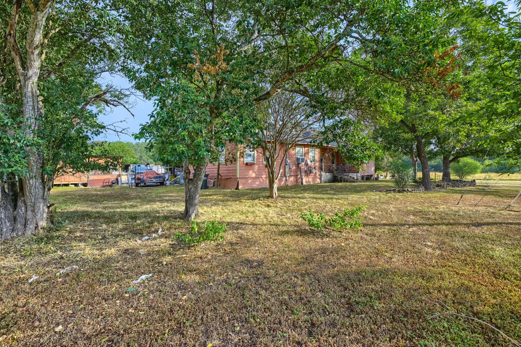 201 Hofheinz St Property Photo 6