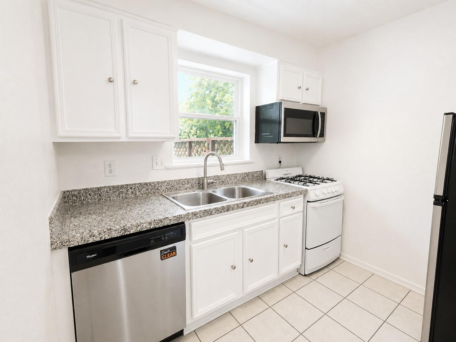2021 Bluebonnet Ln #106 Property Photo 12
