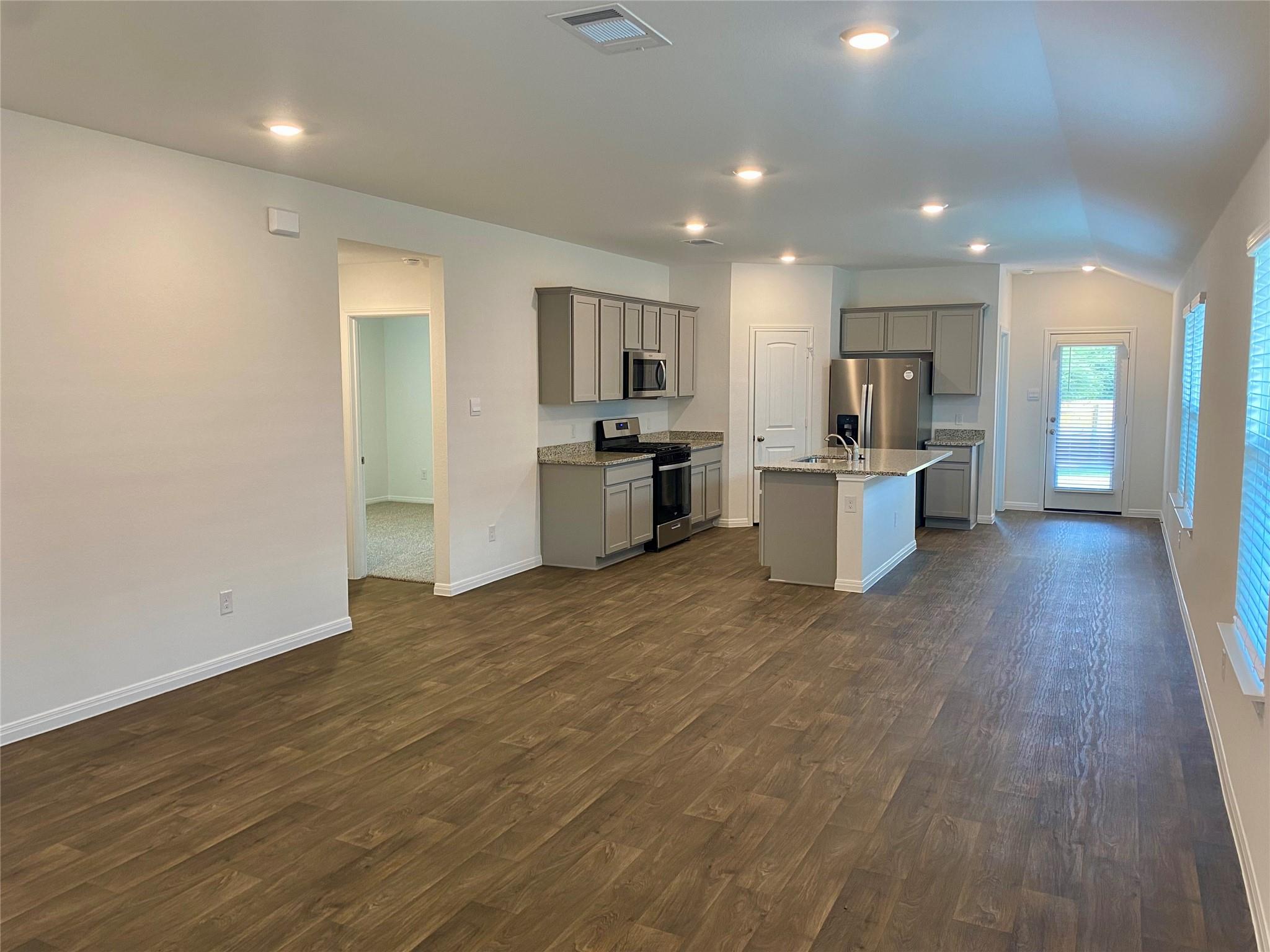 727 Gladiola Loop Property Photo 3