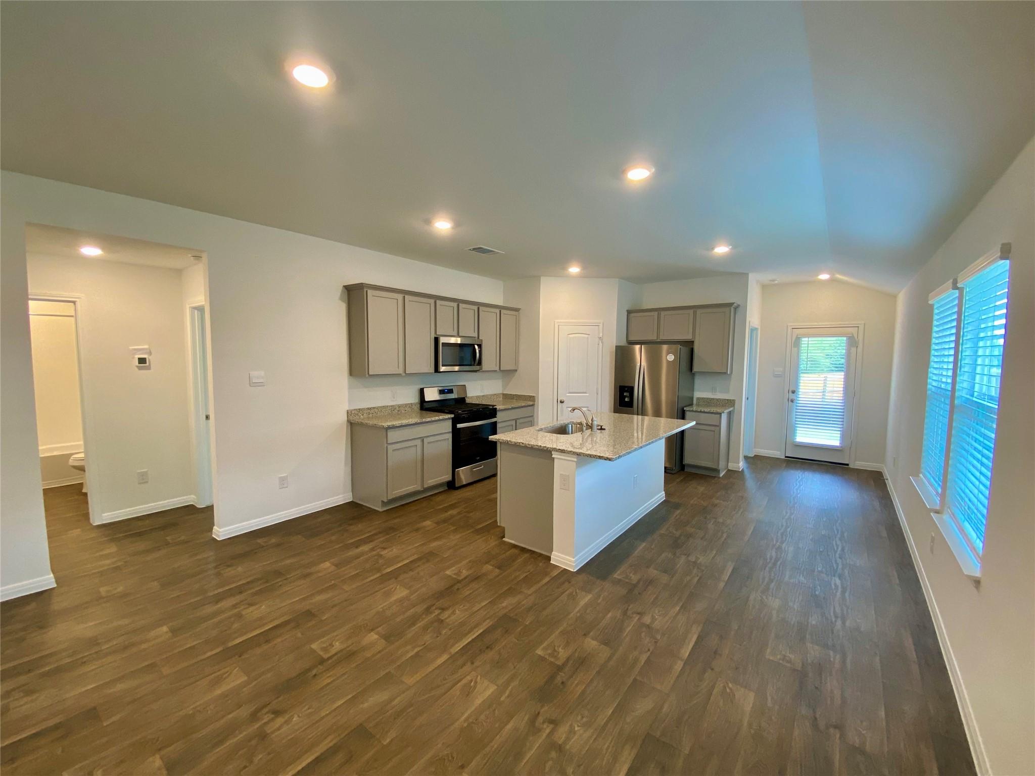 727 Gladiola Loop Property Photo 4