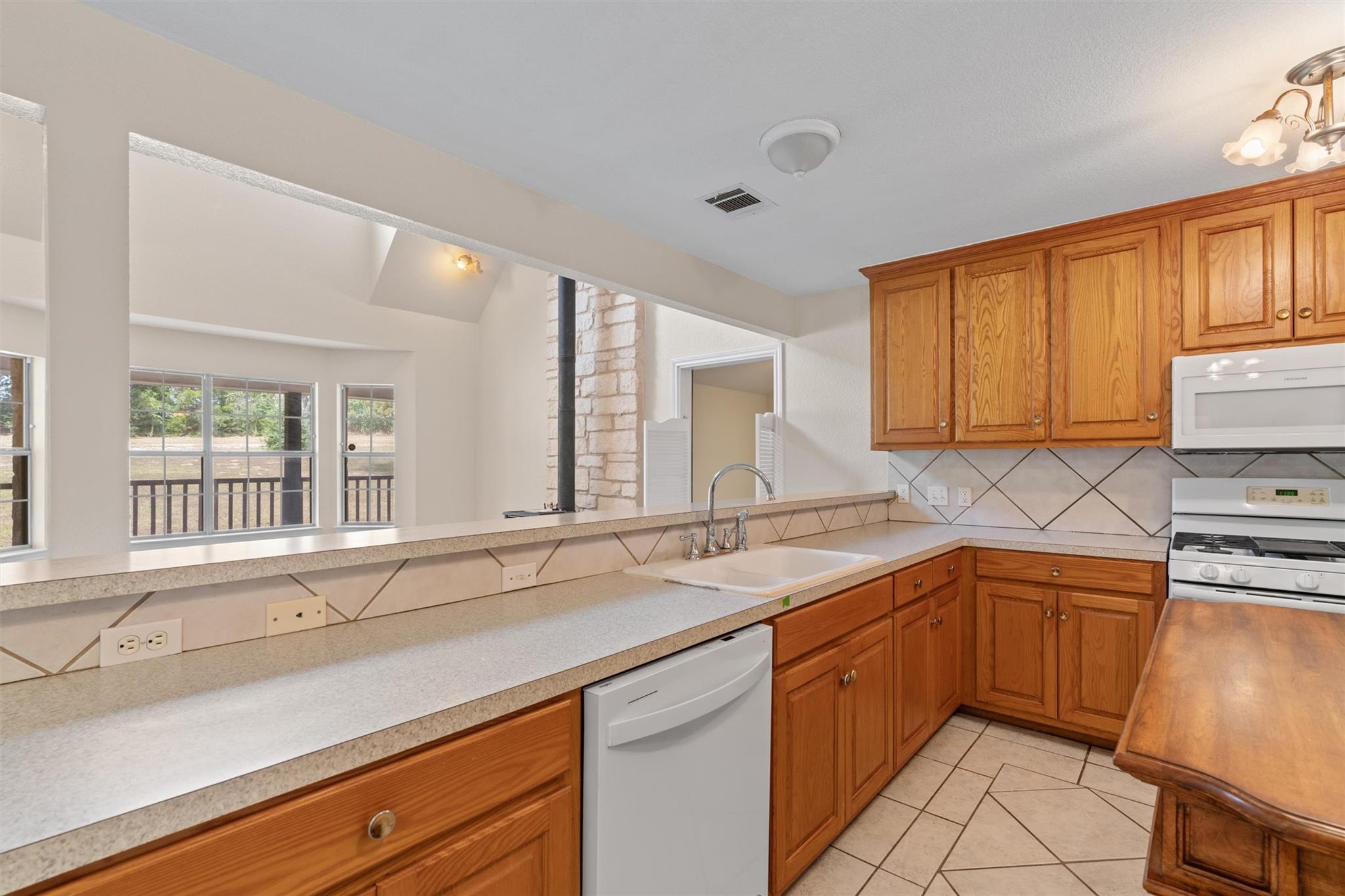 10520 N Highway 77 None Property Photo 14