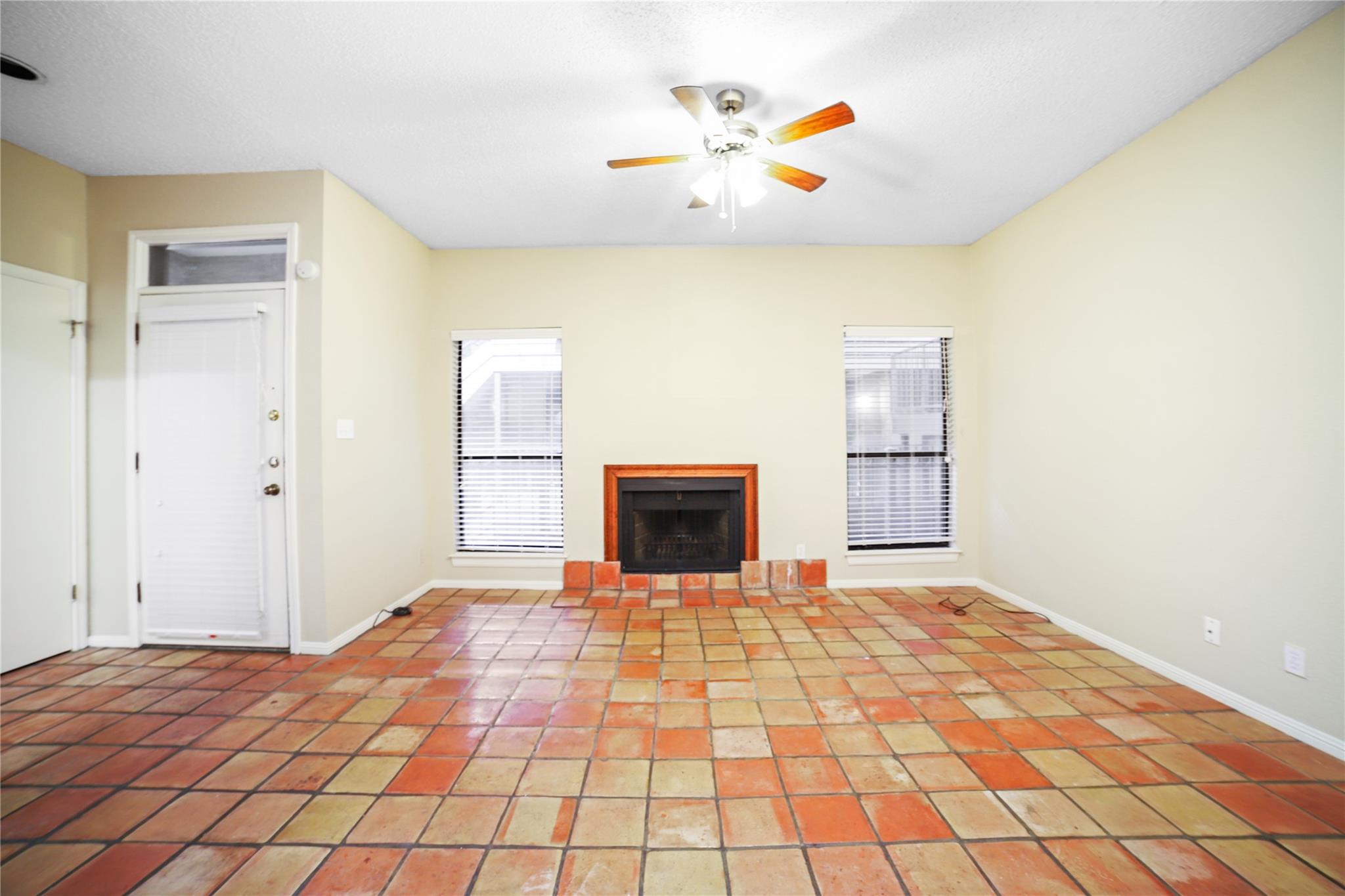 1910 Robbins PL 208 Property Photo 1