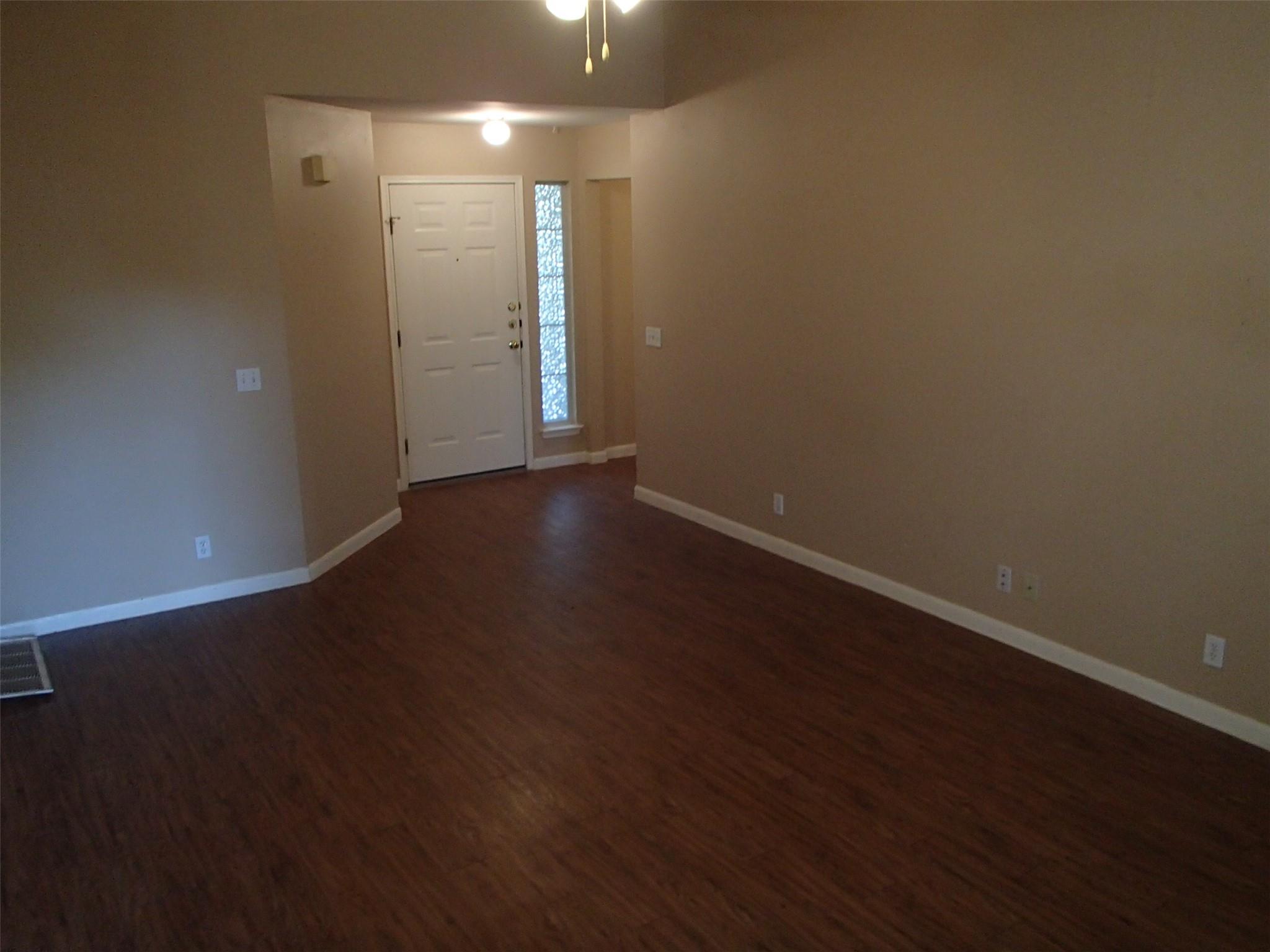 208 Juniper St Property Photo 4