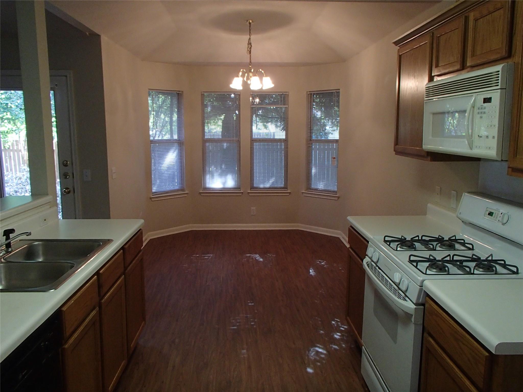 208 Juniper St Property Photo 7