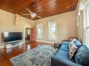 17205 County Line Rd Property Photo 8