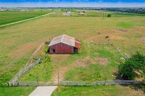 17205 County Line Rd Property Photo 18
