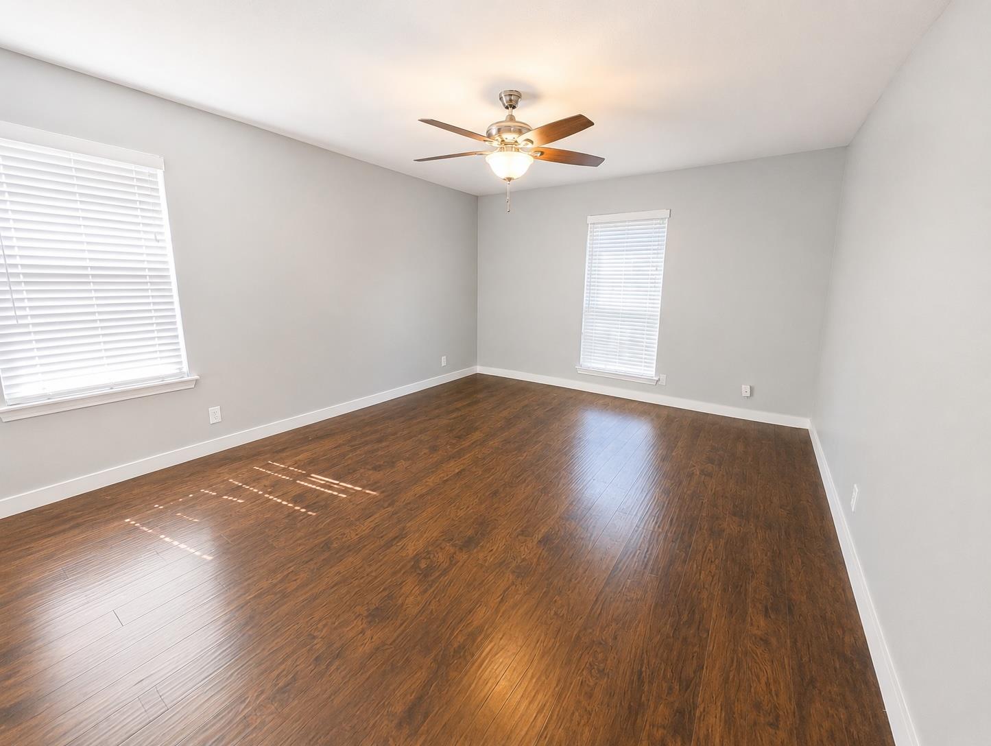 305 Starbright Dr Property Photo 8