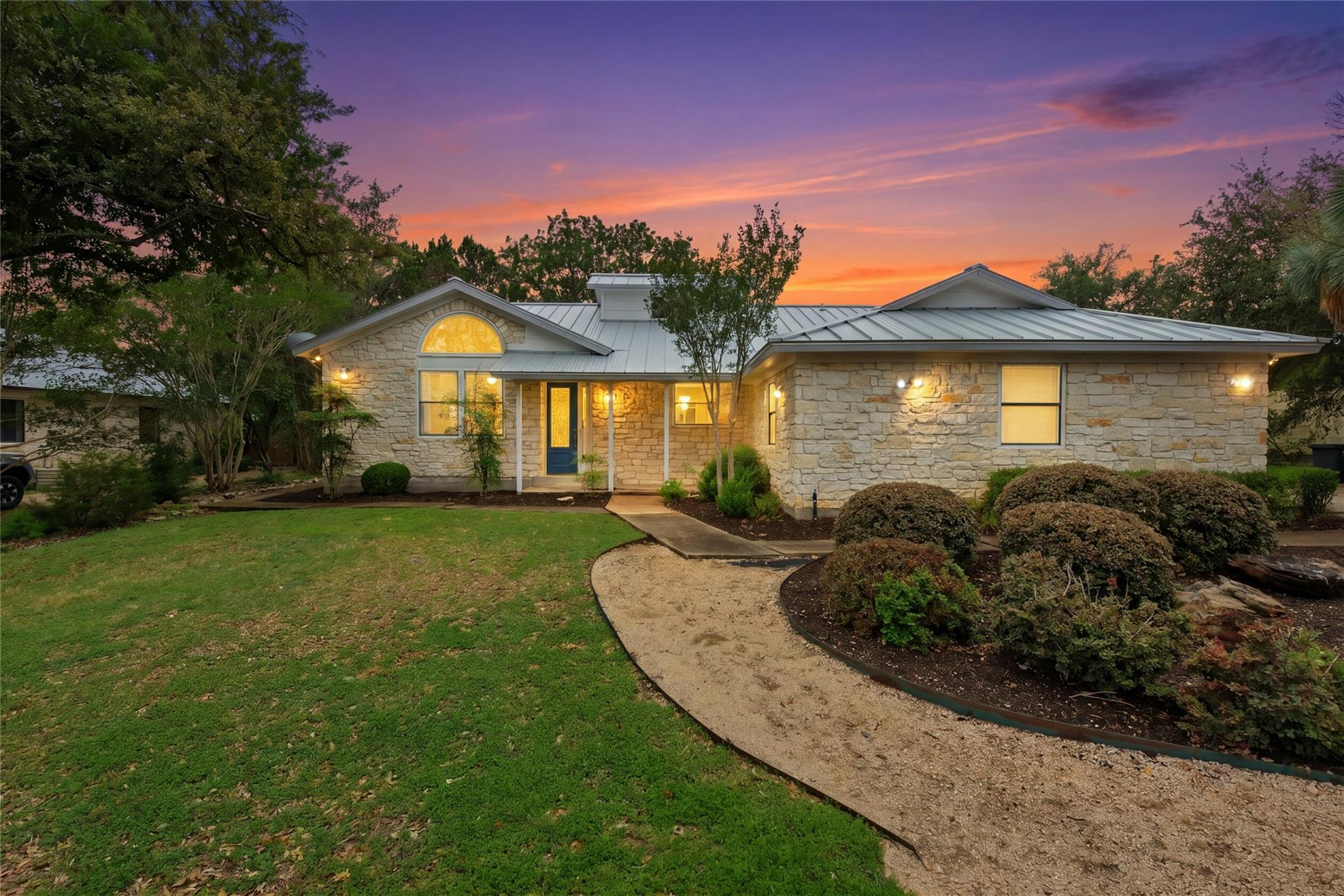 140 Donna Dr Property Photo 1