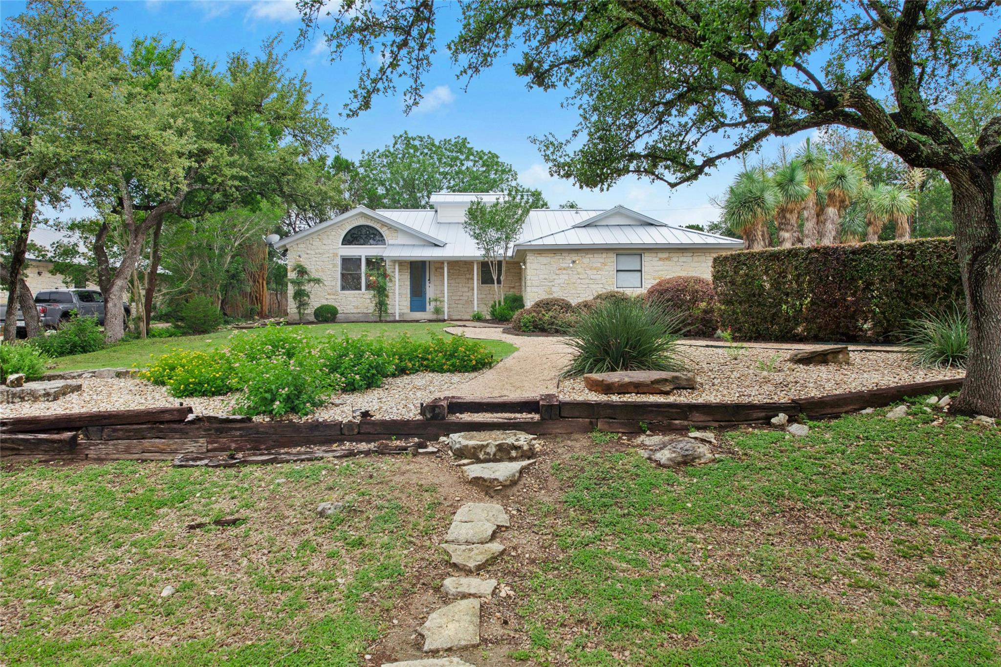 140 Donna Dr Property Photo 2