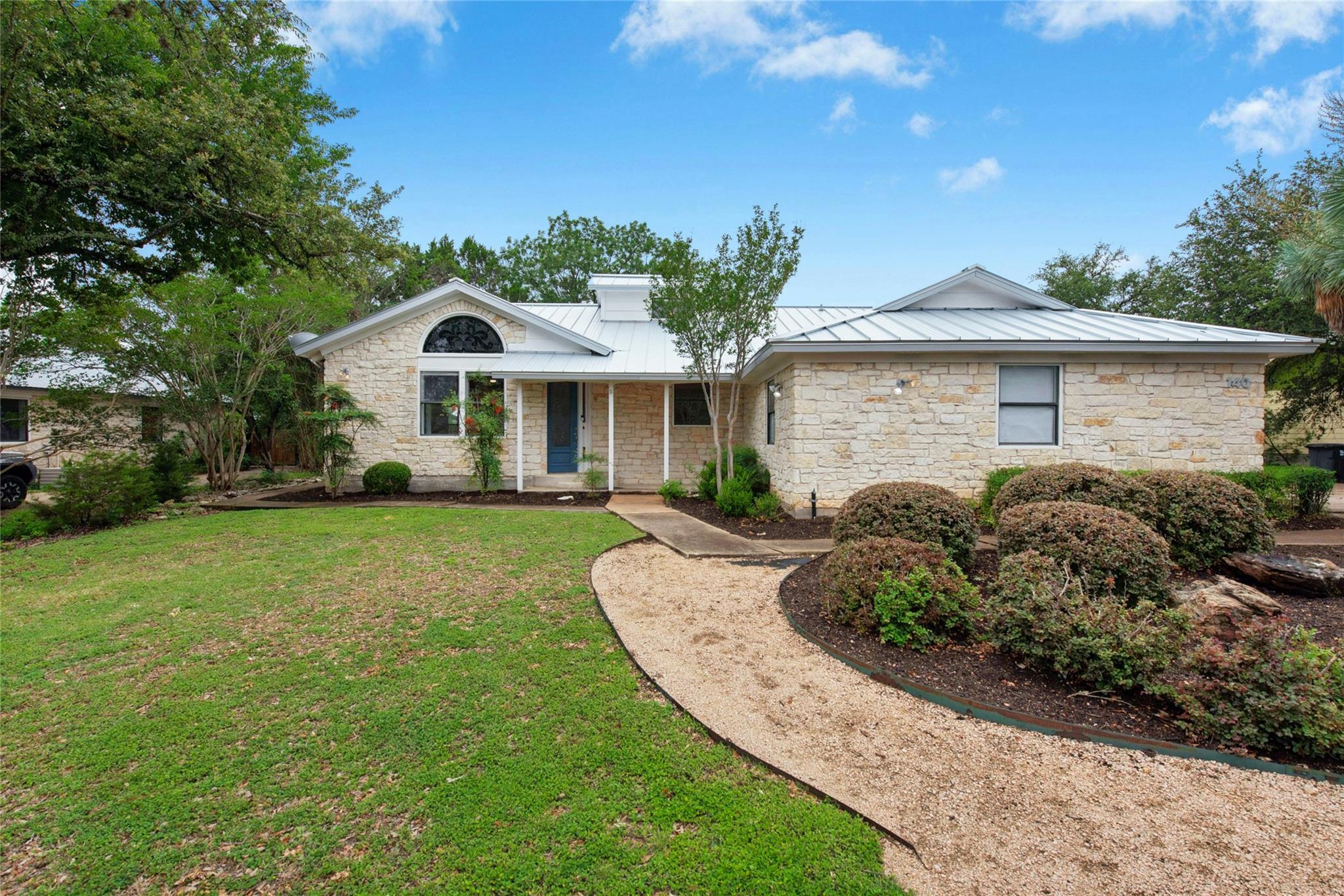 140 Donna Dr Property Photo 3