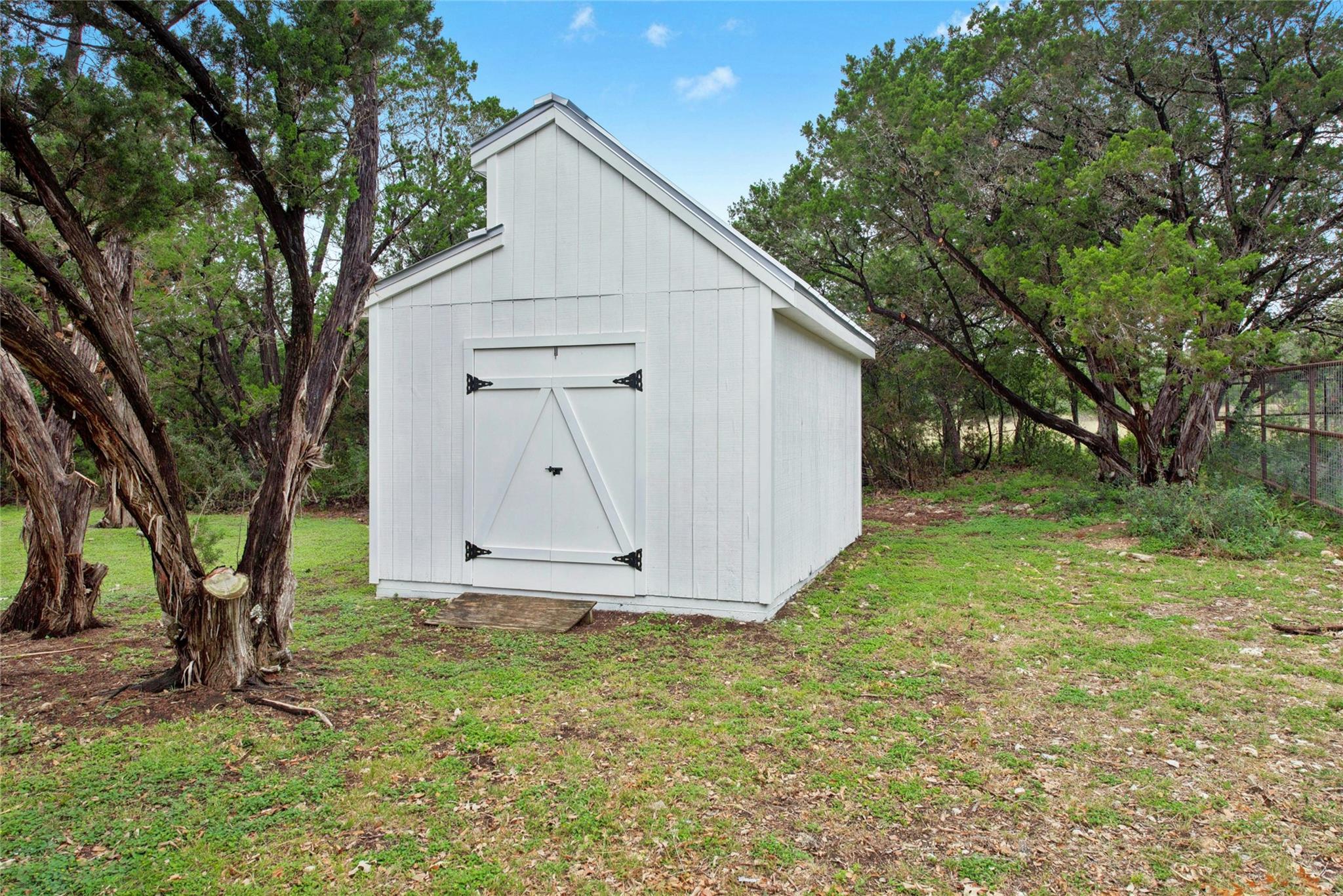 140 Donna Dr Property Photo 37