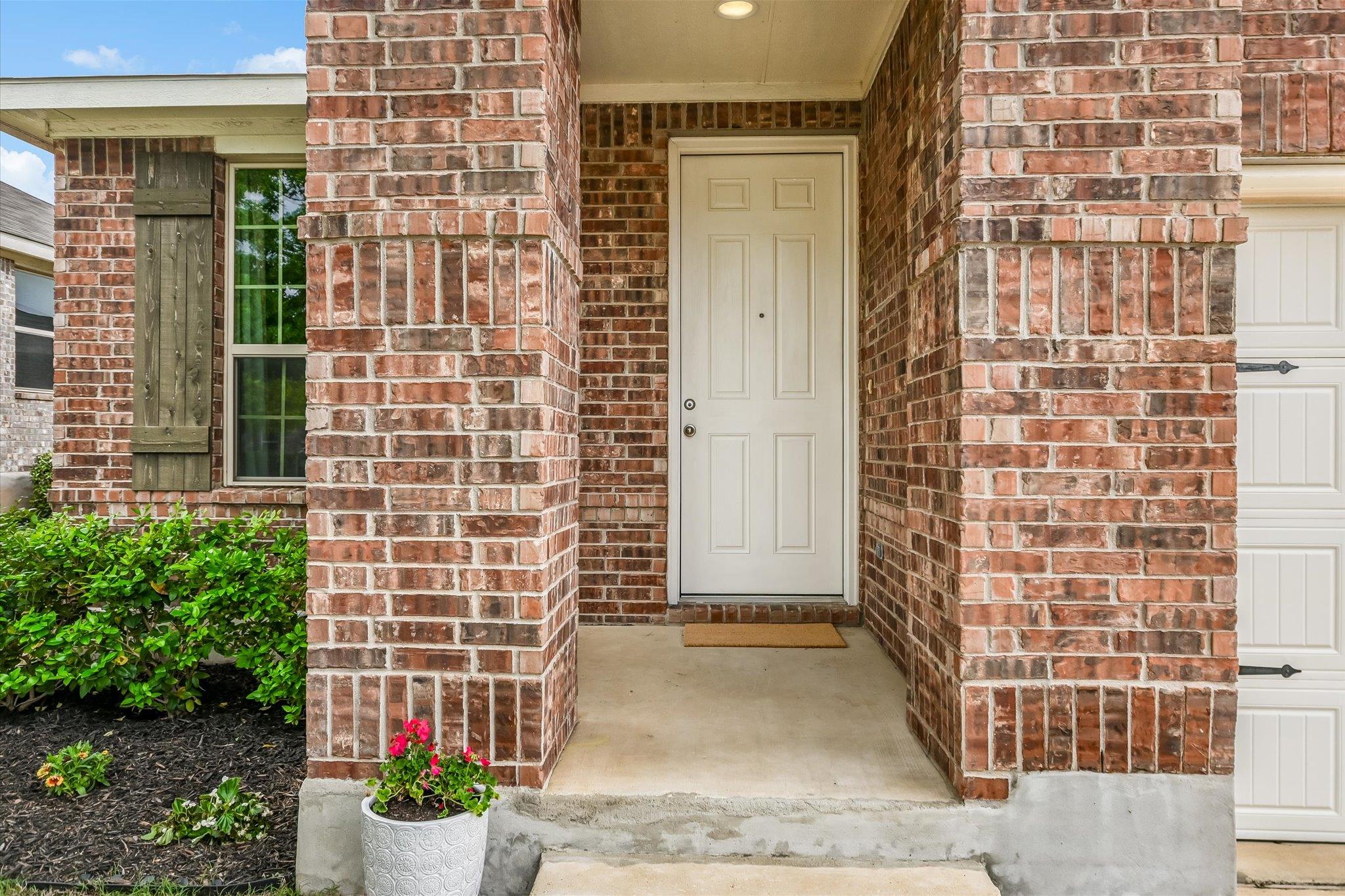 1504 William Bee Dr Property Photo 2