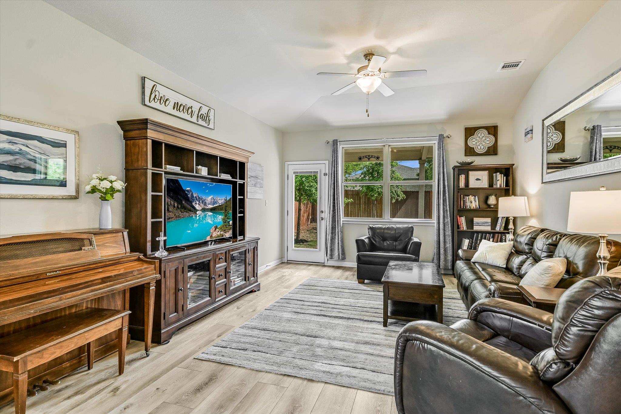 1504 William Bee Dr Property Photo 3