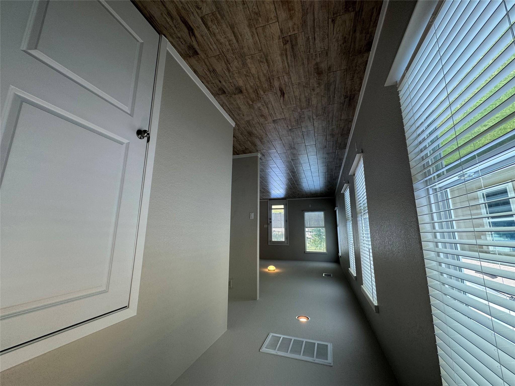 390 Delta Crst Property Photo 5