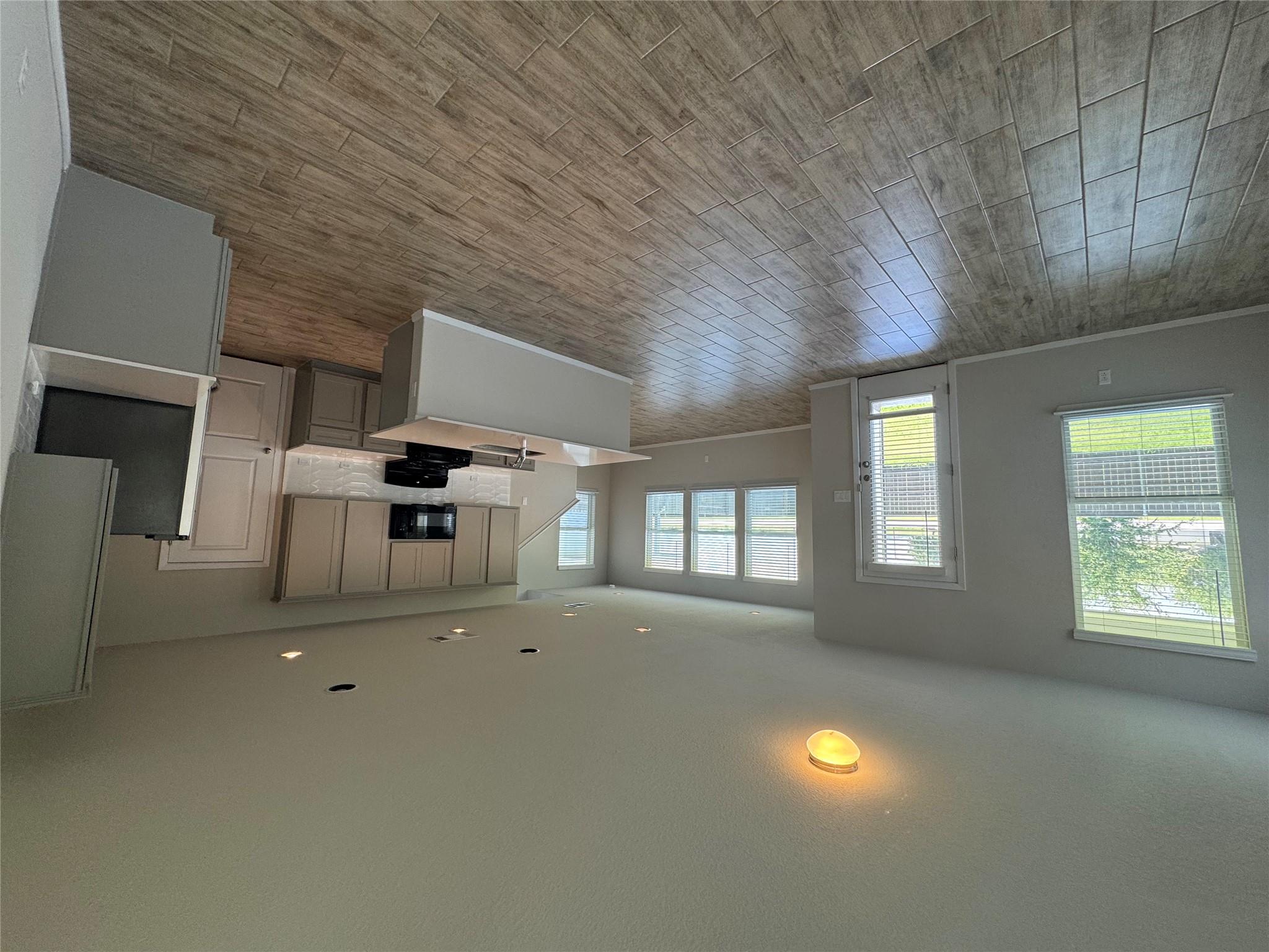 390 Delta Crst Property Photo 7
