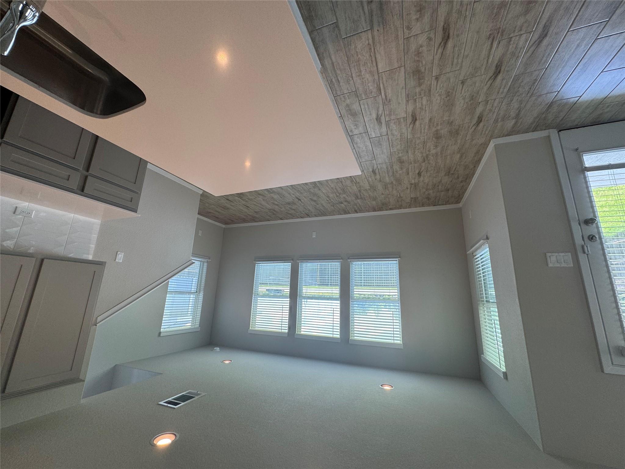 390 Delta Crst Property Photo 12
