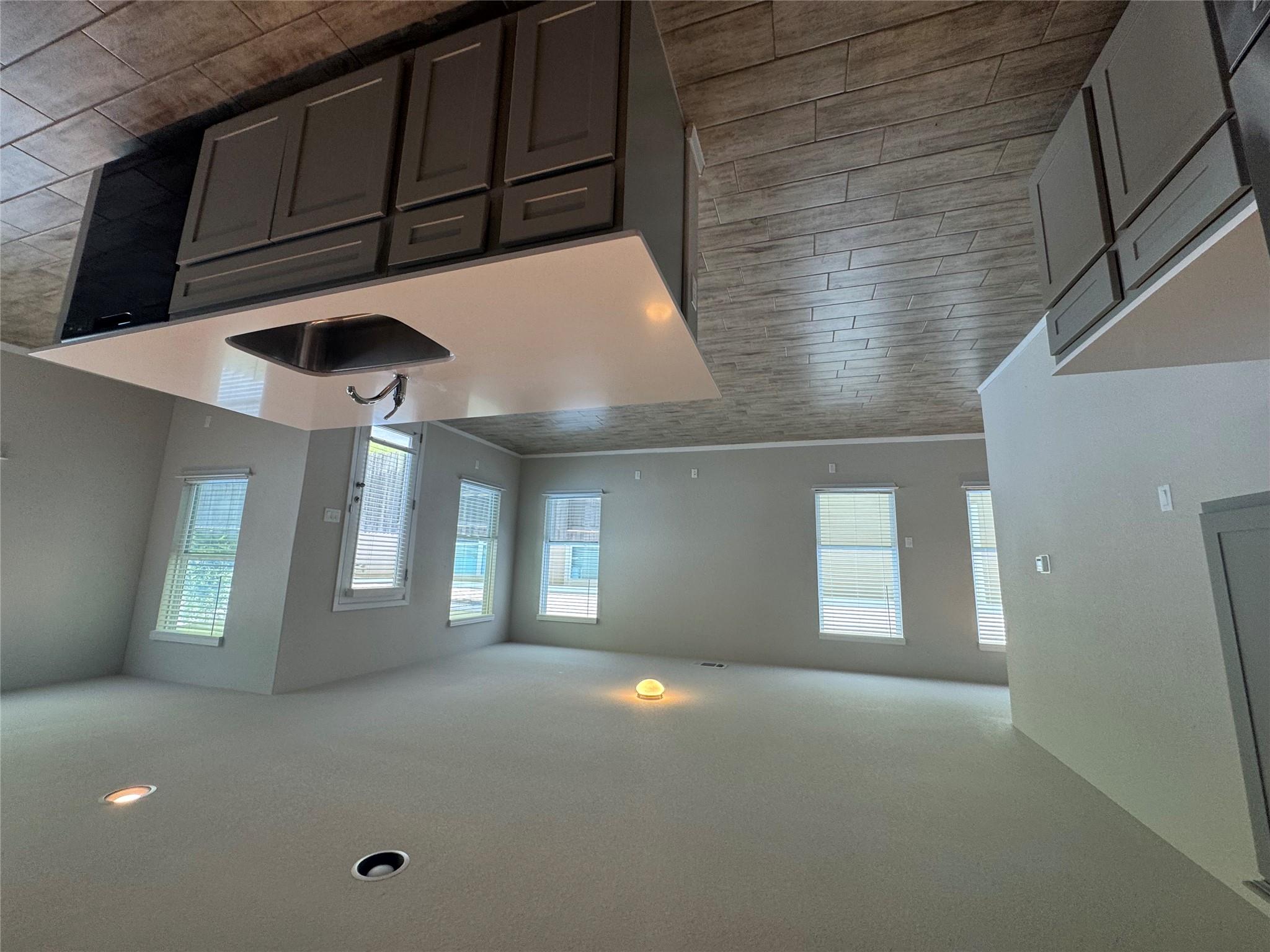 390 Delta Crst Property Photo 13
