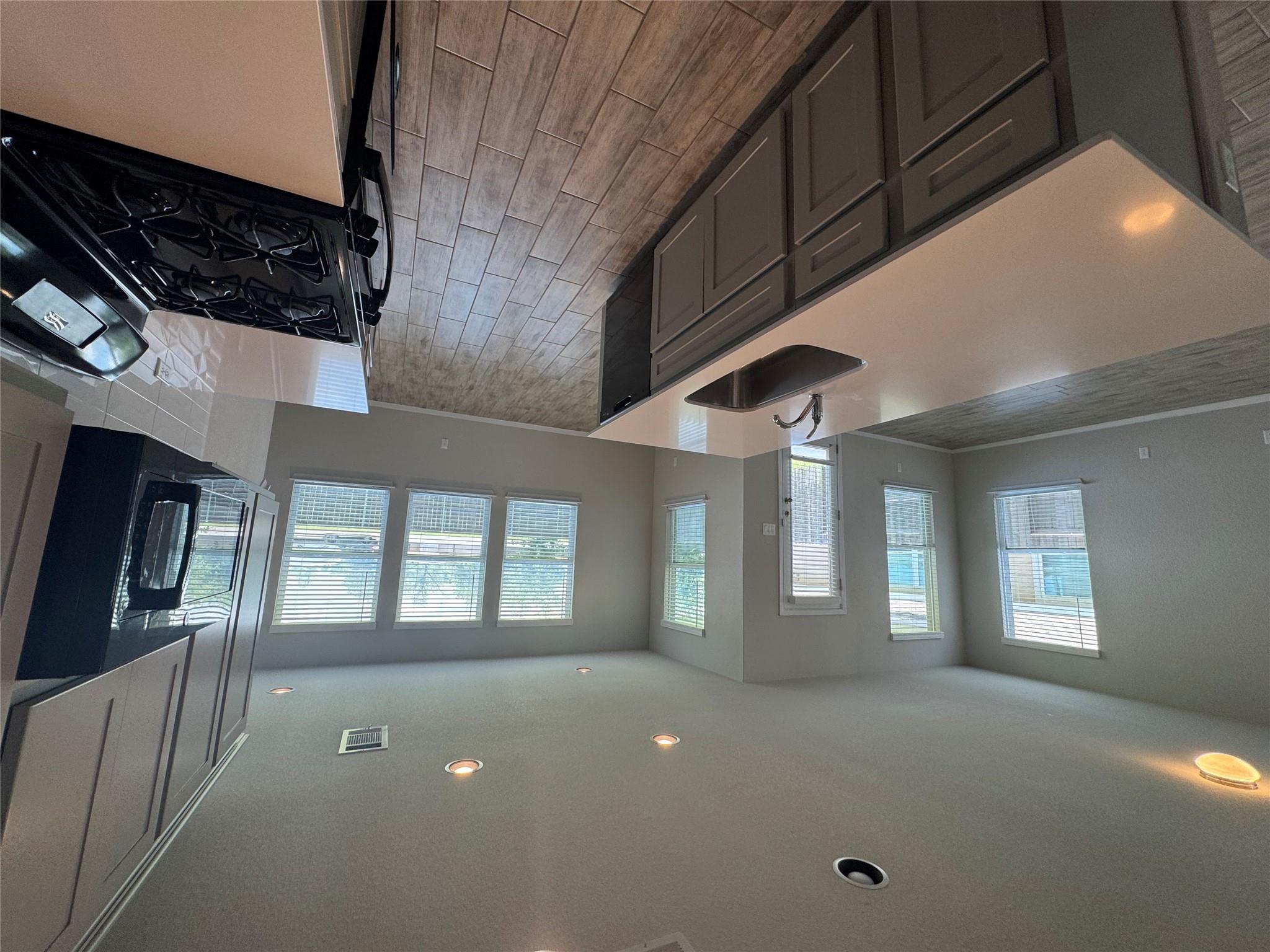 390 Delta Crst Property Photo 14