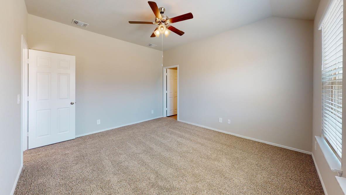 596 Hector Loop Property Photo 7