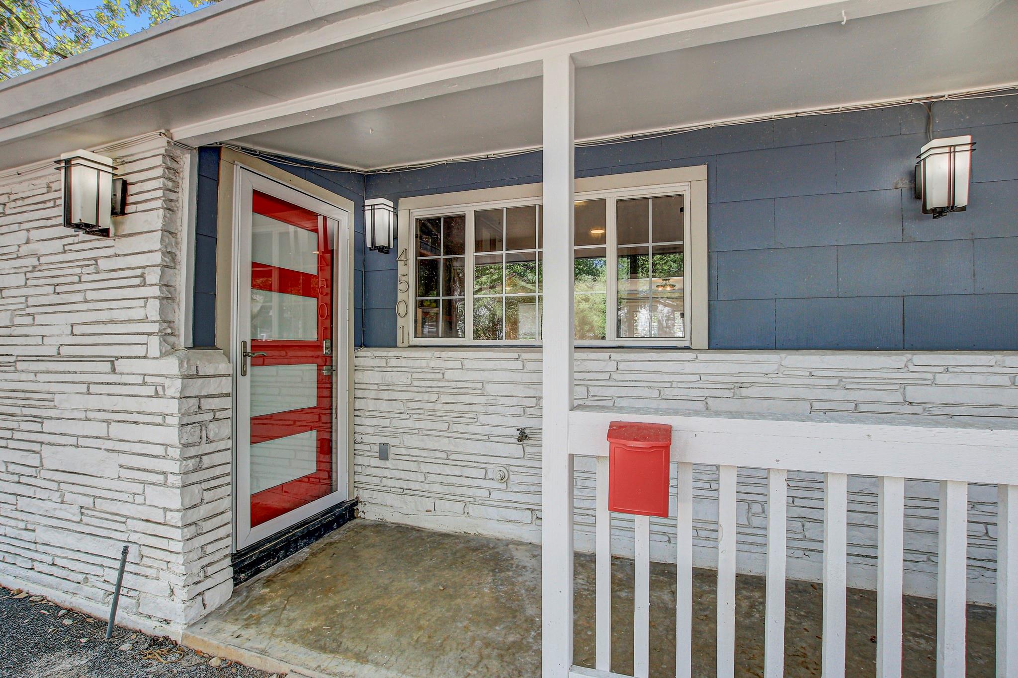 4501 Oakmont Blvd Property Photo 2