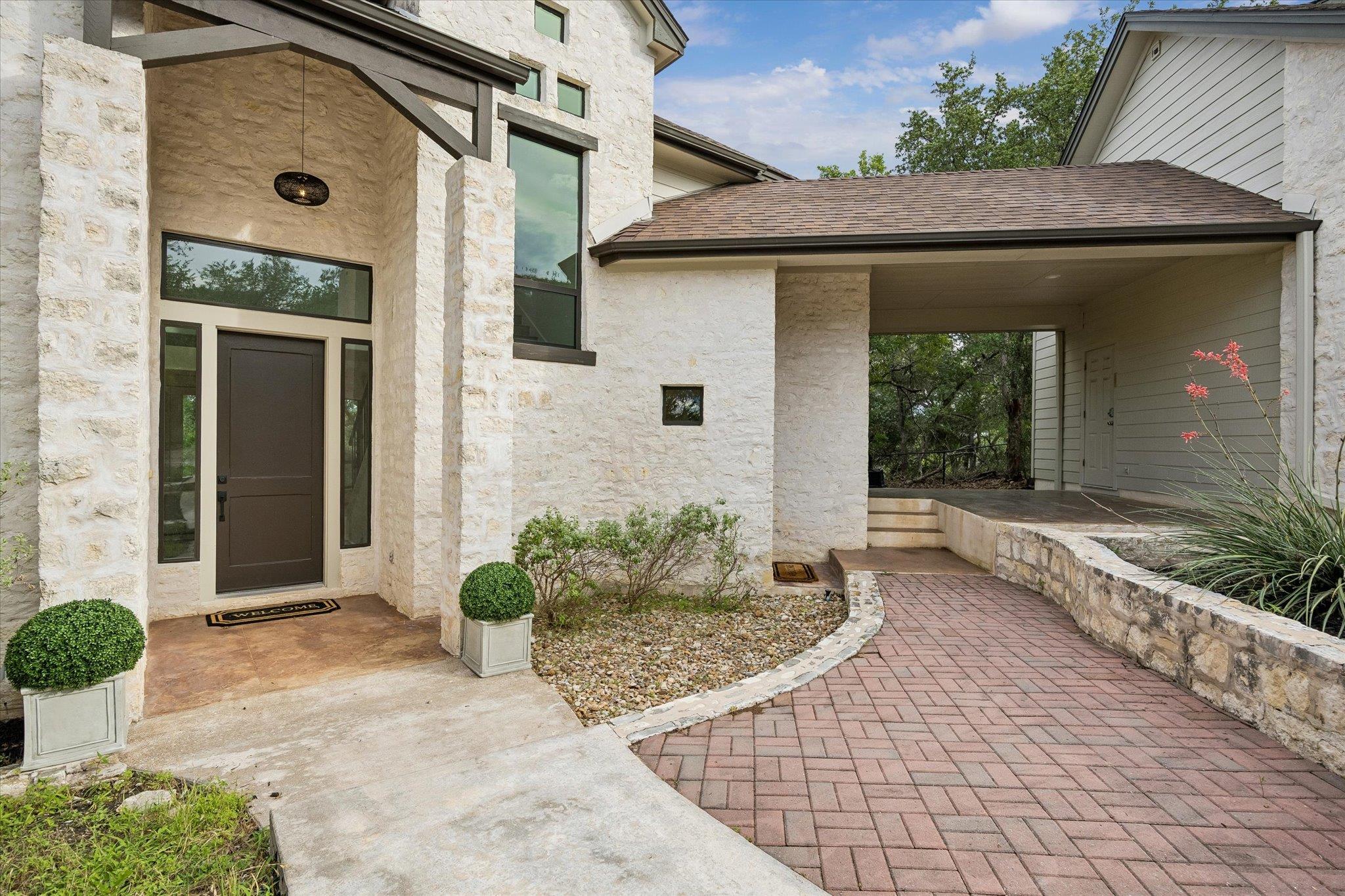 9339702 Property Photo 5
