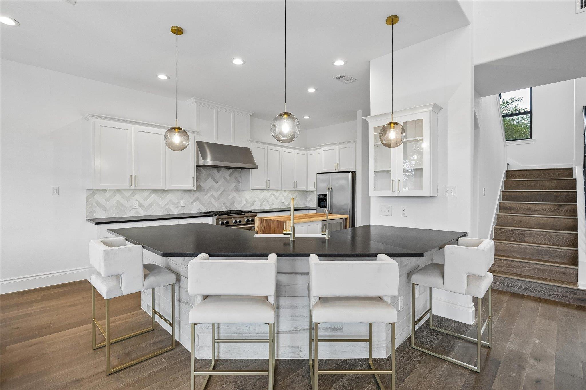 9339702 Property Photo 9