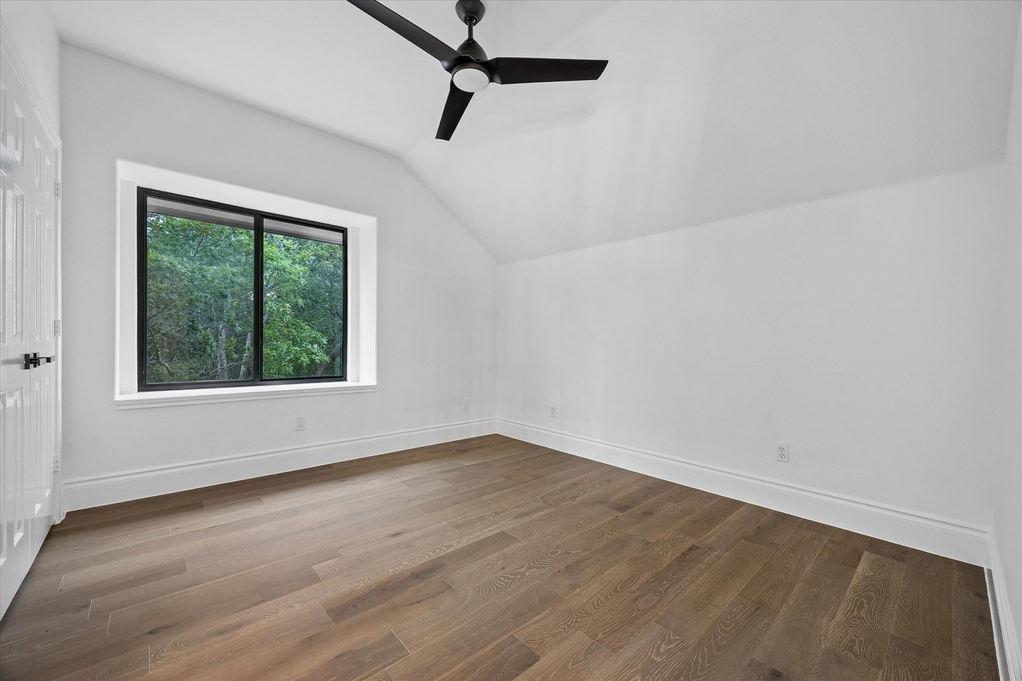 9339702 Property Photo 23