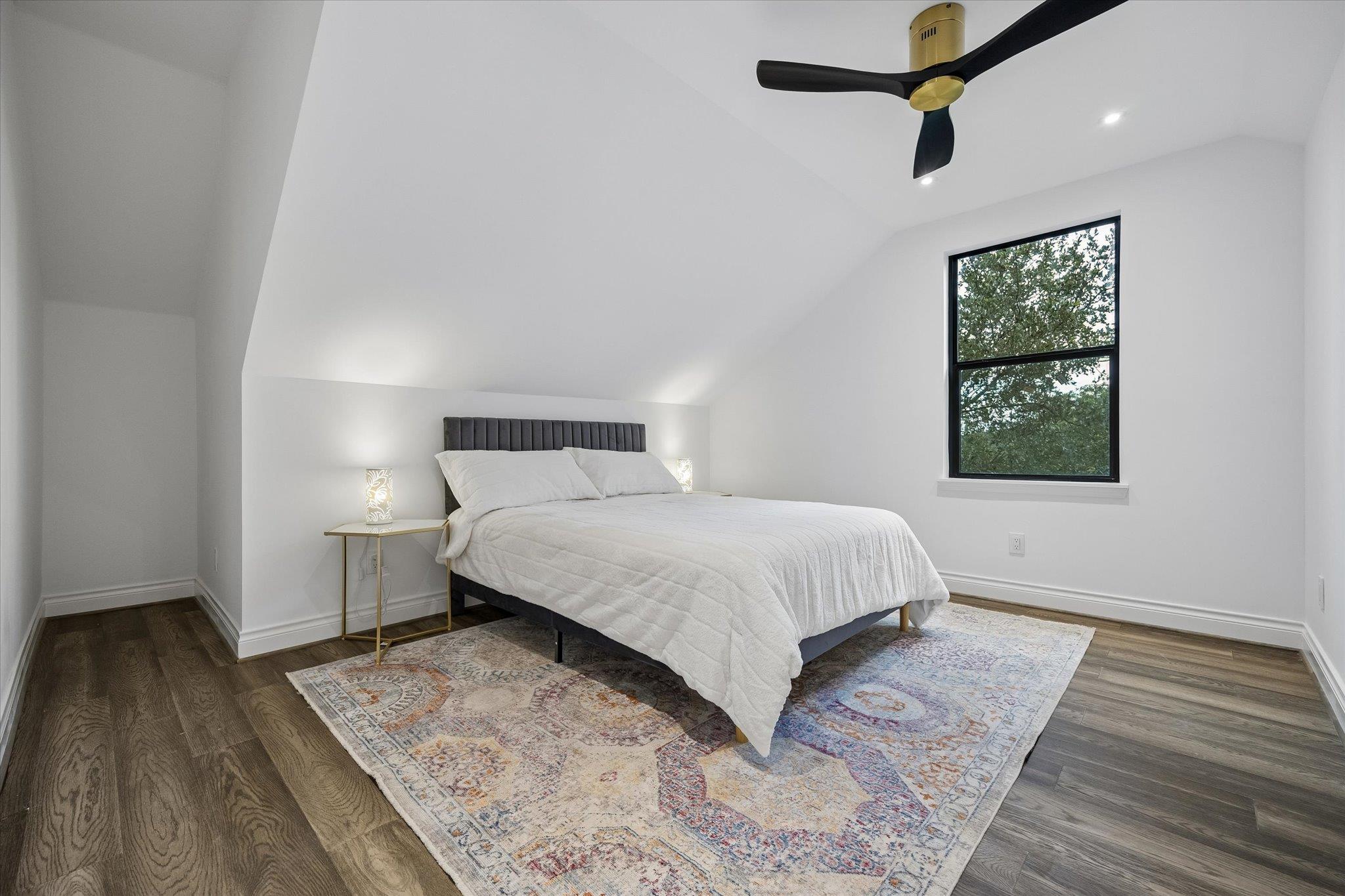 9339702 Property Photo 24