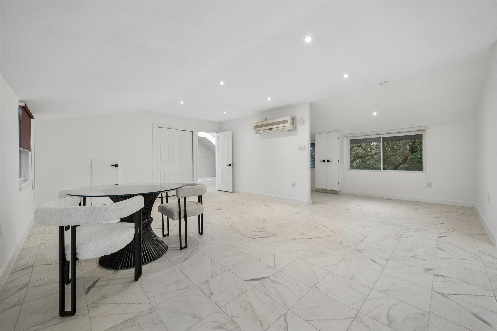 9339702 Property Photo 26