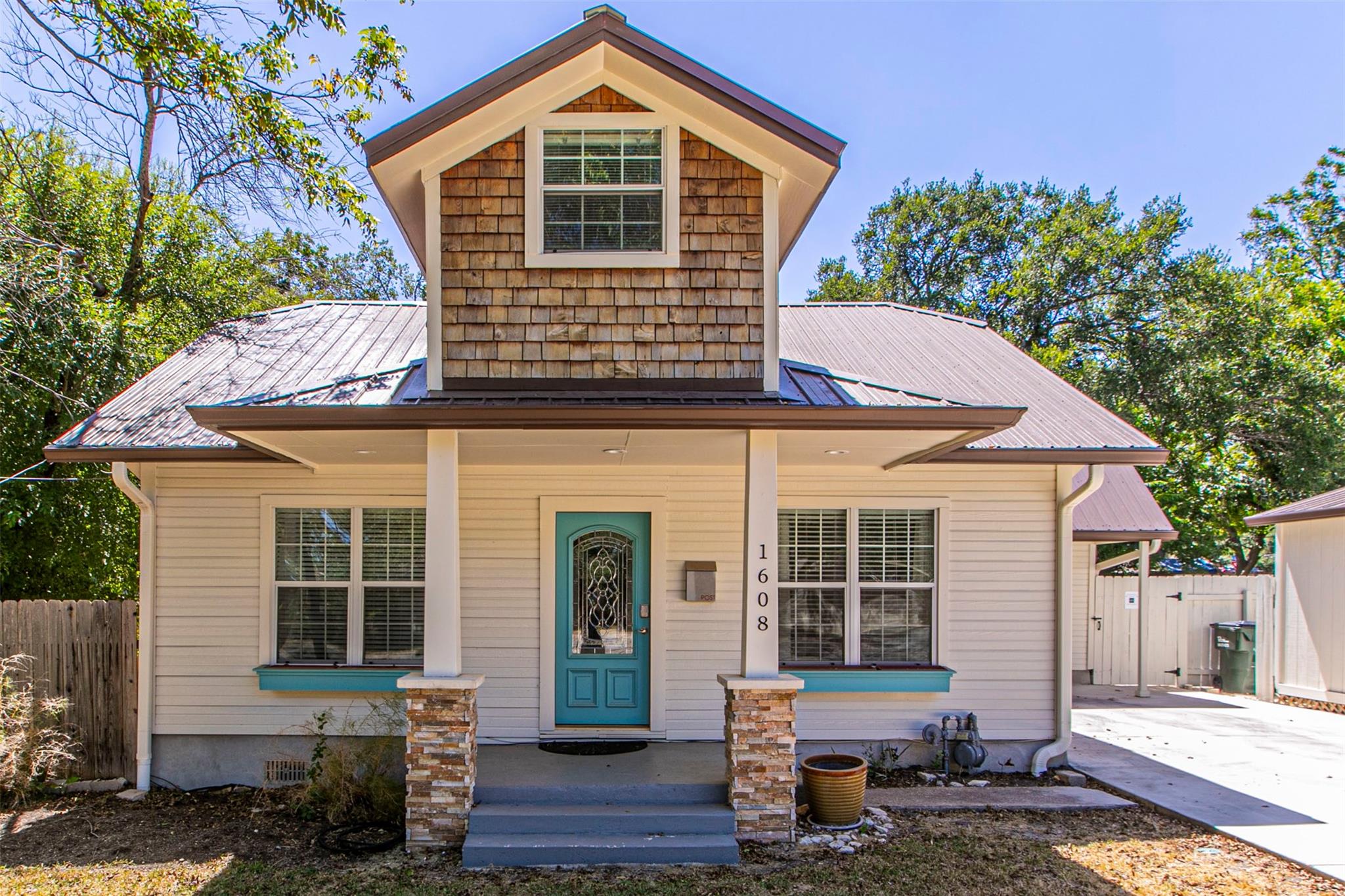 1608 Hutto Rd Property Photo 1