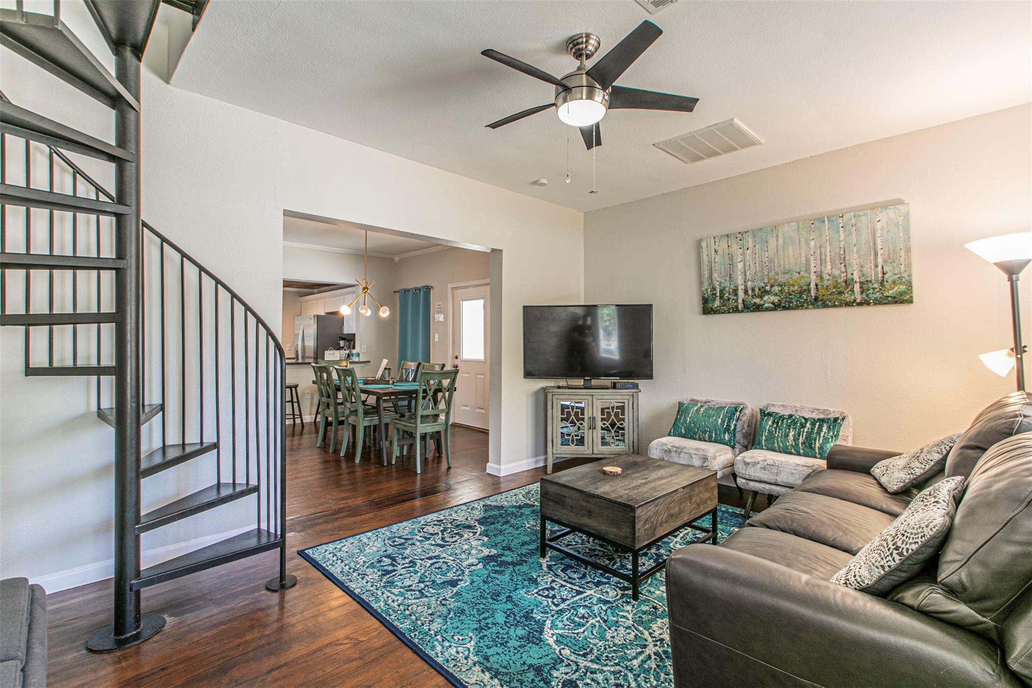 1608 Hutto Rd Property Photo 3