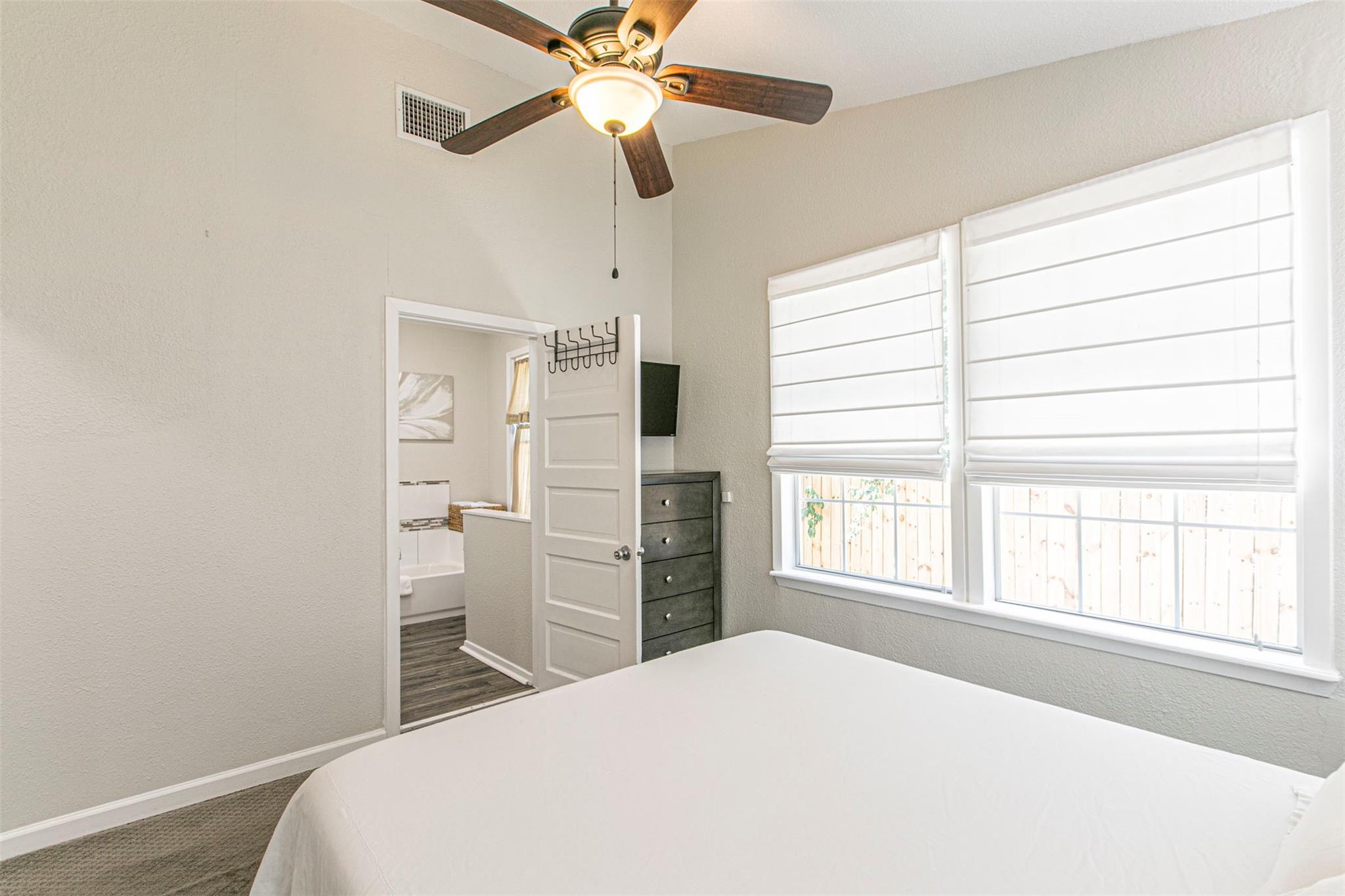 1608 Hutto Rd Property Photo 11