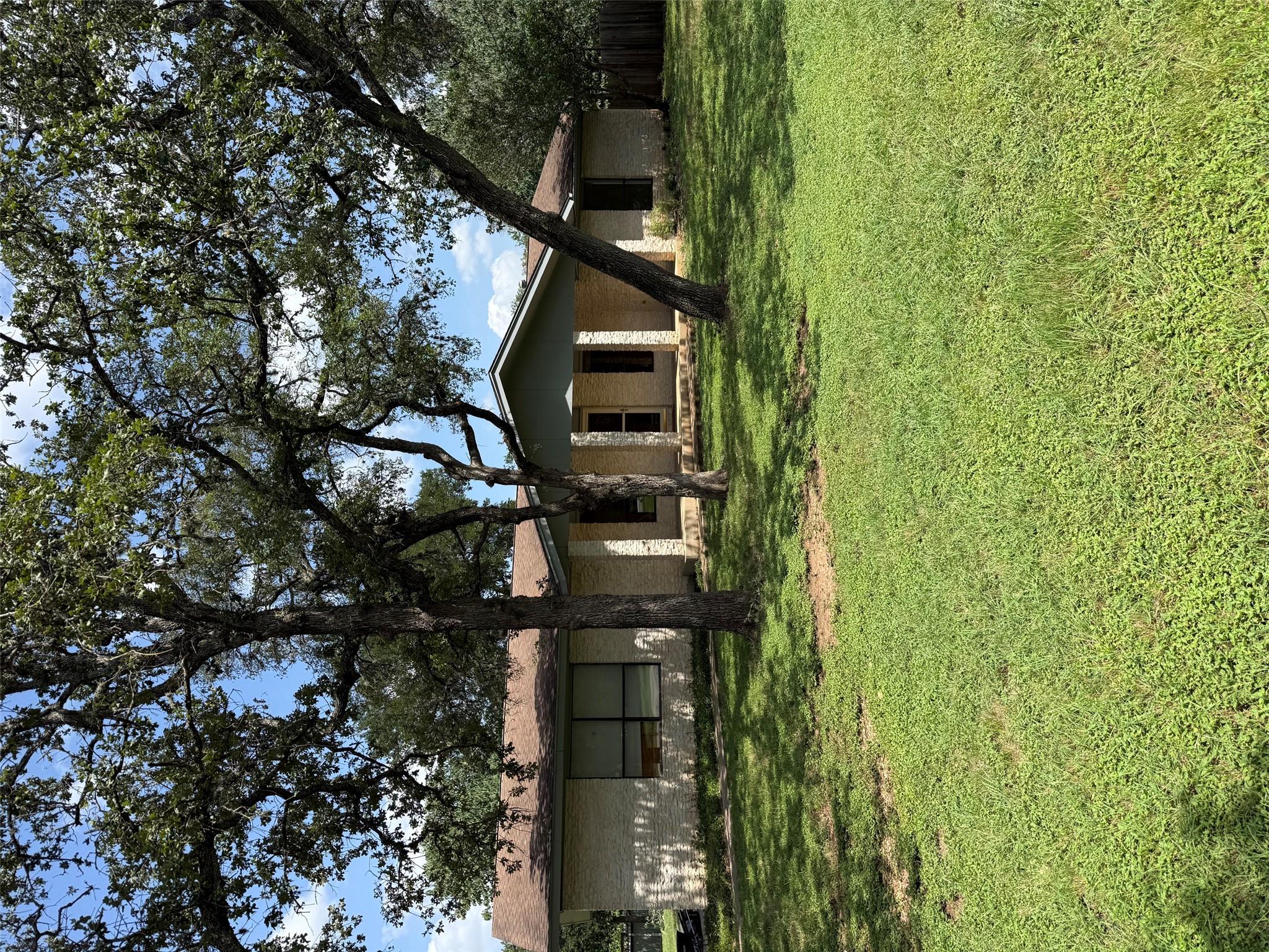1009 Swallow Dr Property Photo 1