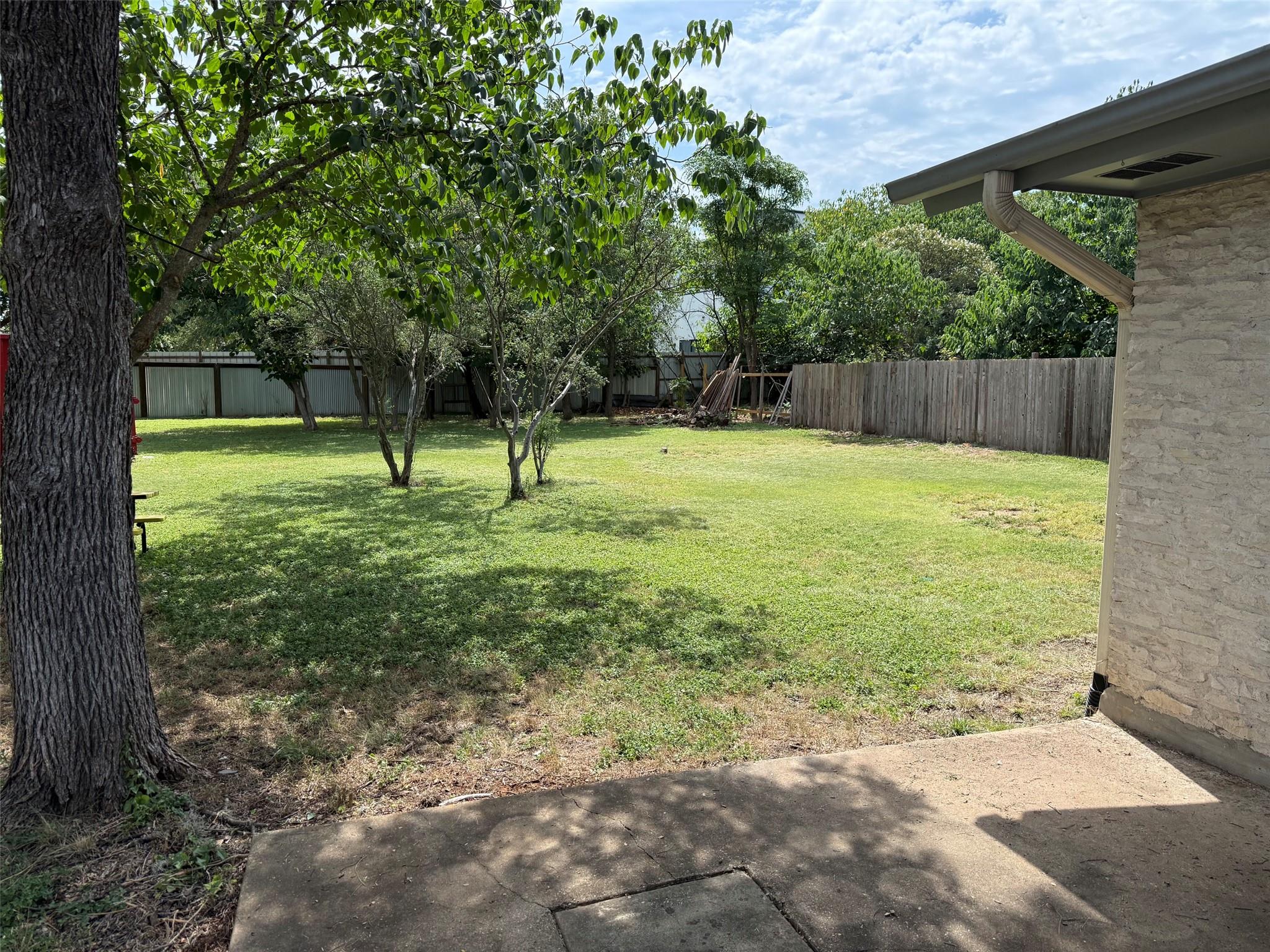 1009 Swallow Dr Property Photo 20