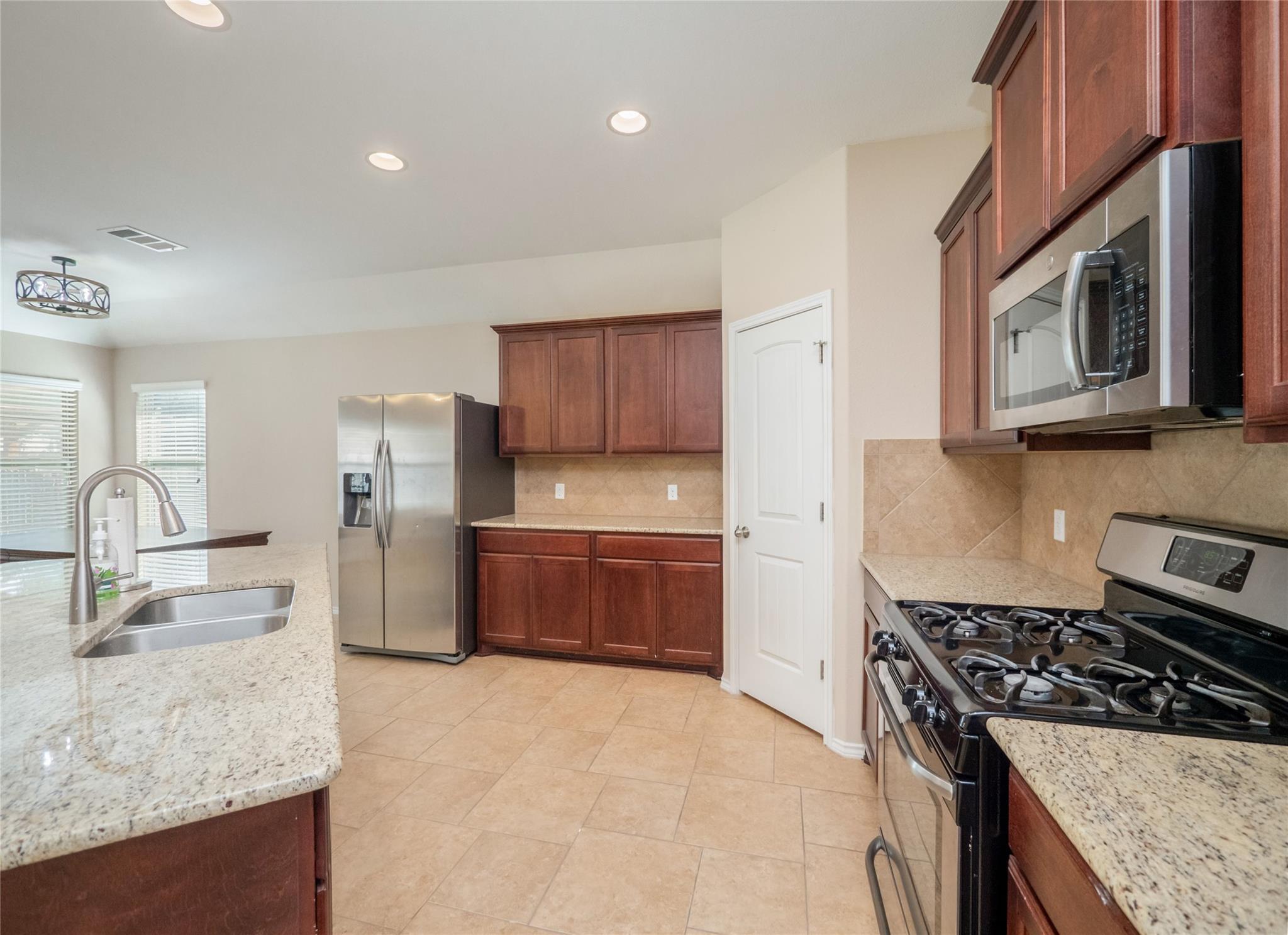 9612 Alex Ln Property Photo 8