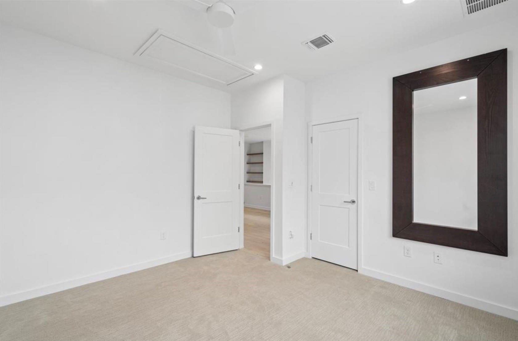 2504 Sutherland St Property Photo 18