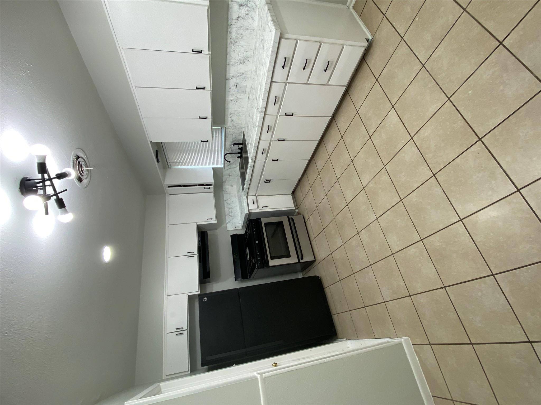 6805 Dubuque Ln Property Photo 4