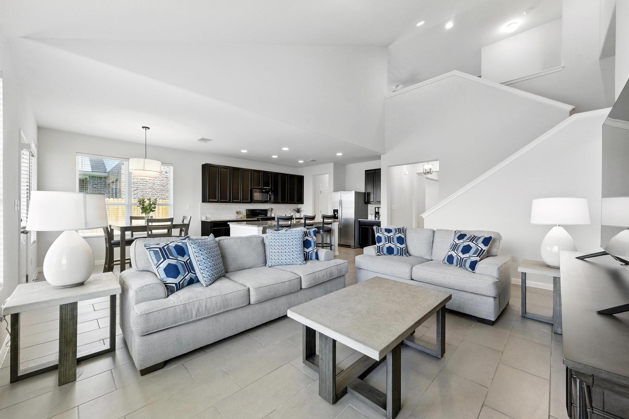 901 S San Marcos St Property Photo 1