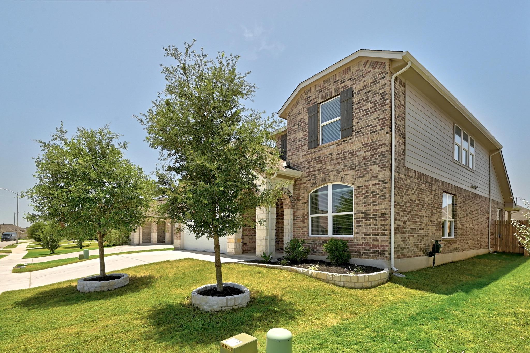 901 S San Marcos St Property Photo 3