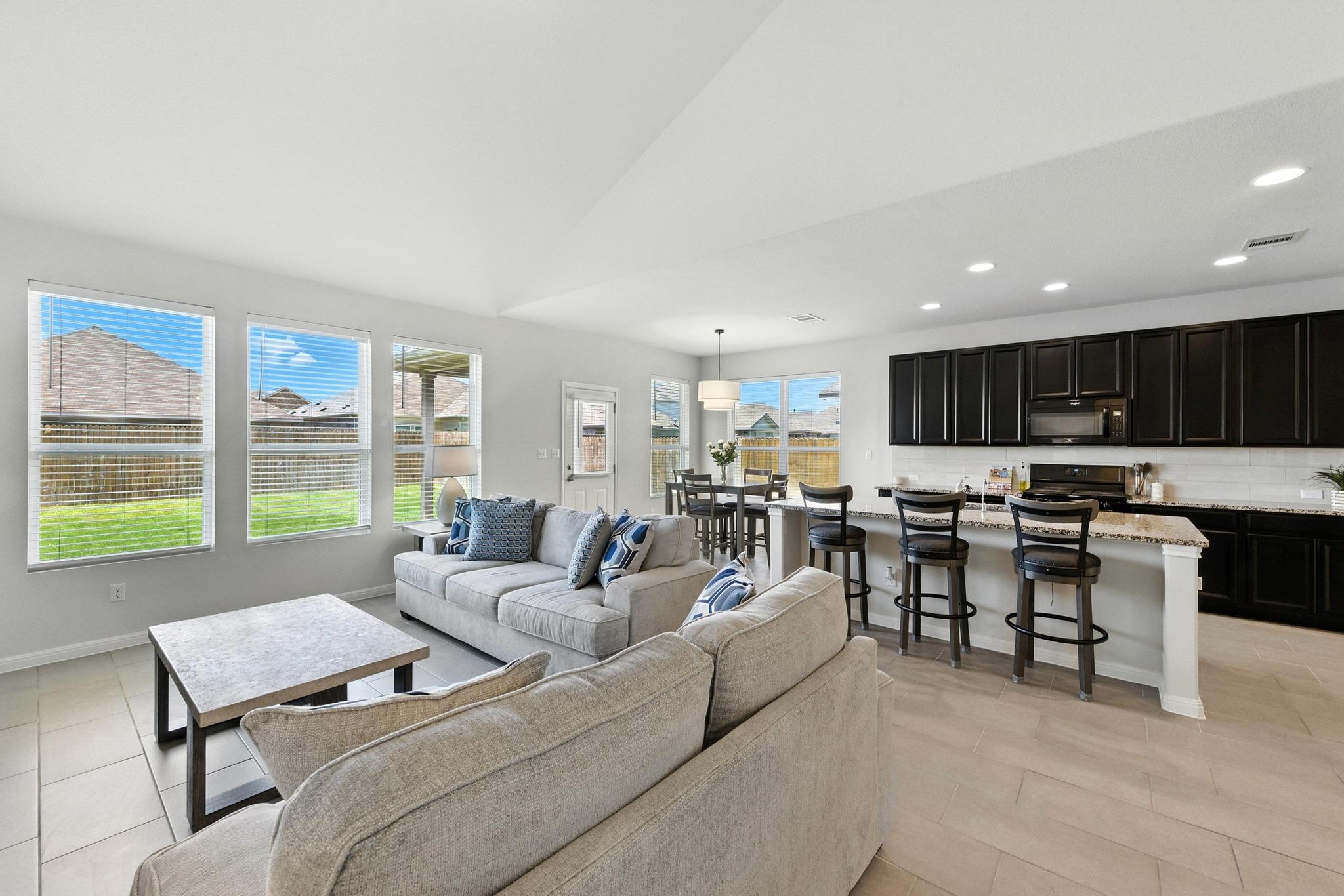 901 S San Marcos St Property Photo 4