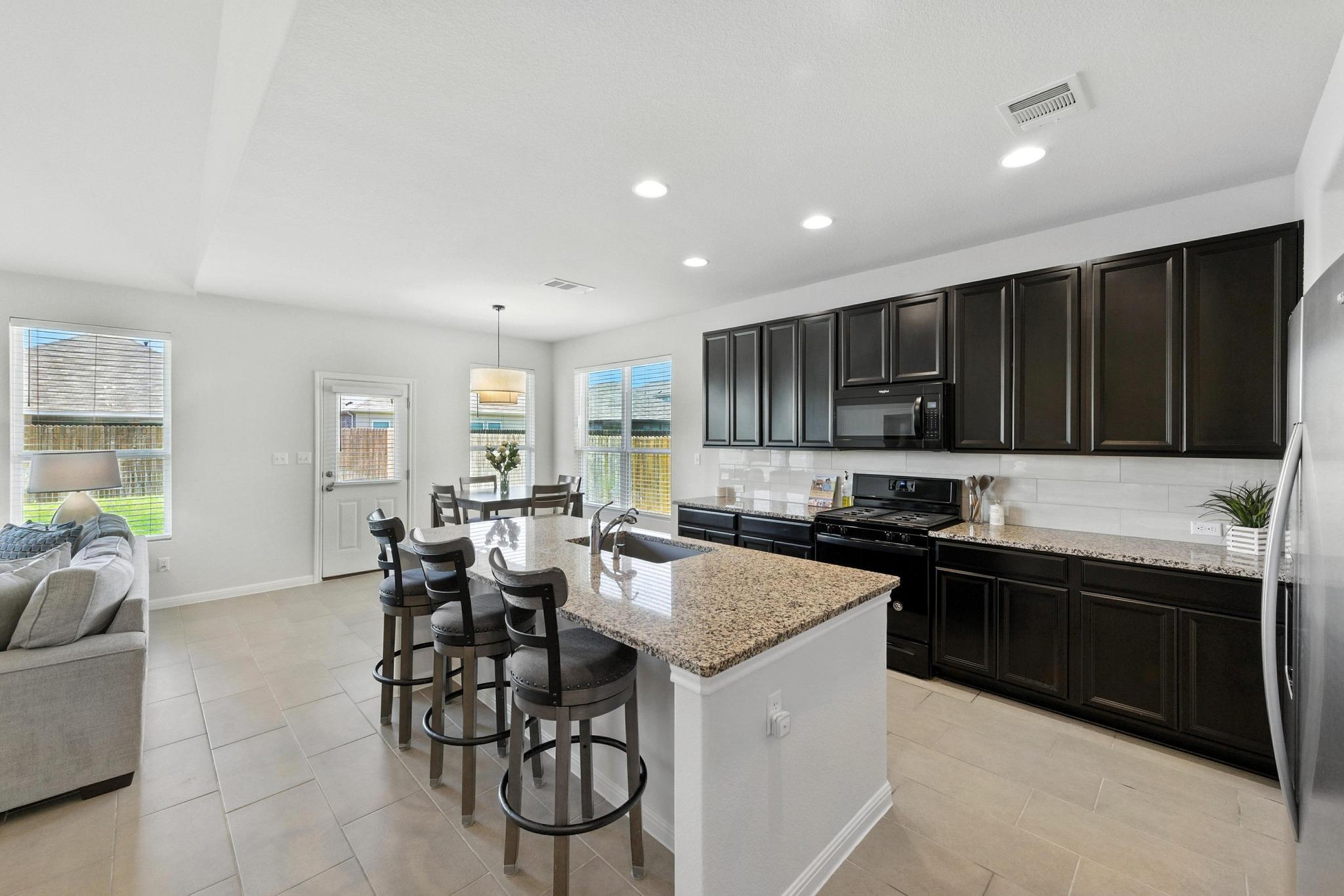 901 S San Marcos St Property Photo 5