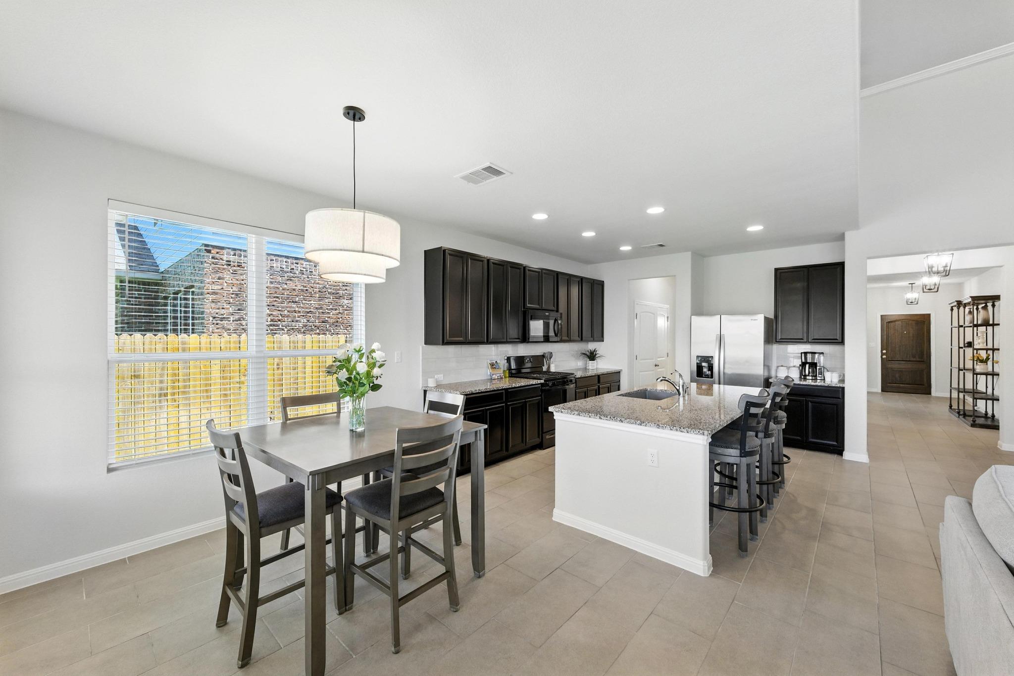 901 S San Marcos St Property Photo 8